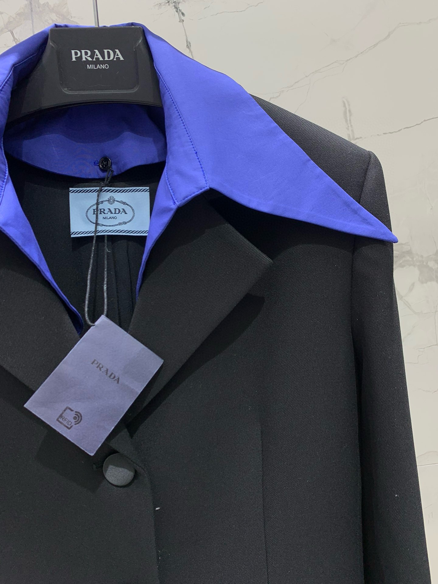 Пиджак Prada женский с контрастным воротником