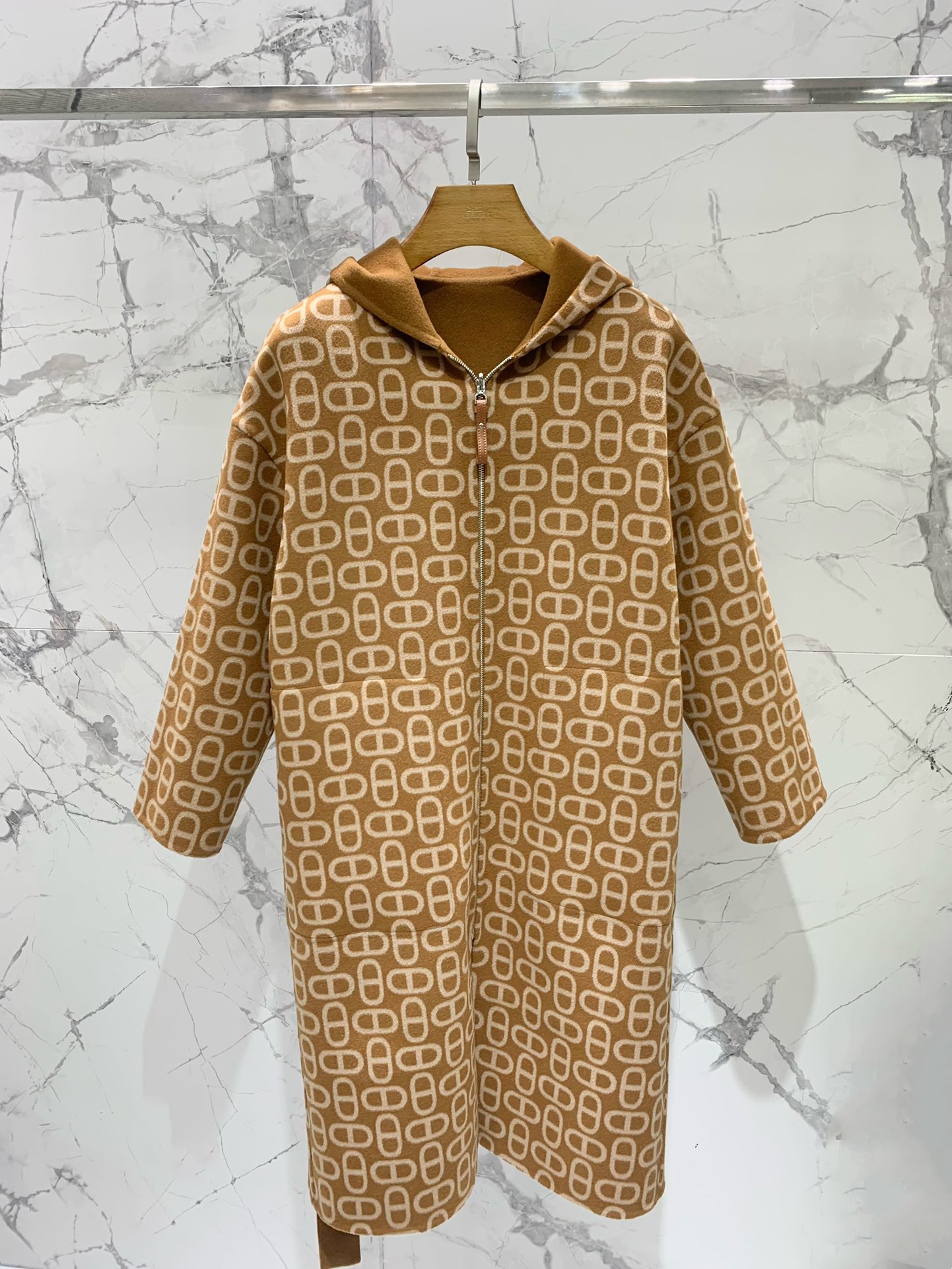 Elegant Double-Faced Cashmere Coat with Jacquard Detailing 5 i1734626081 5610 0