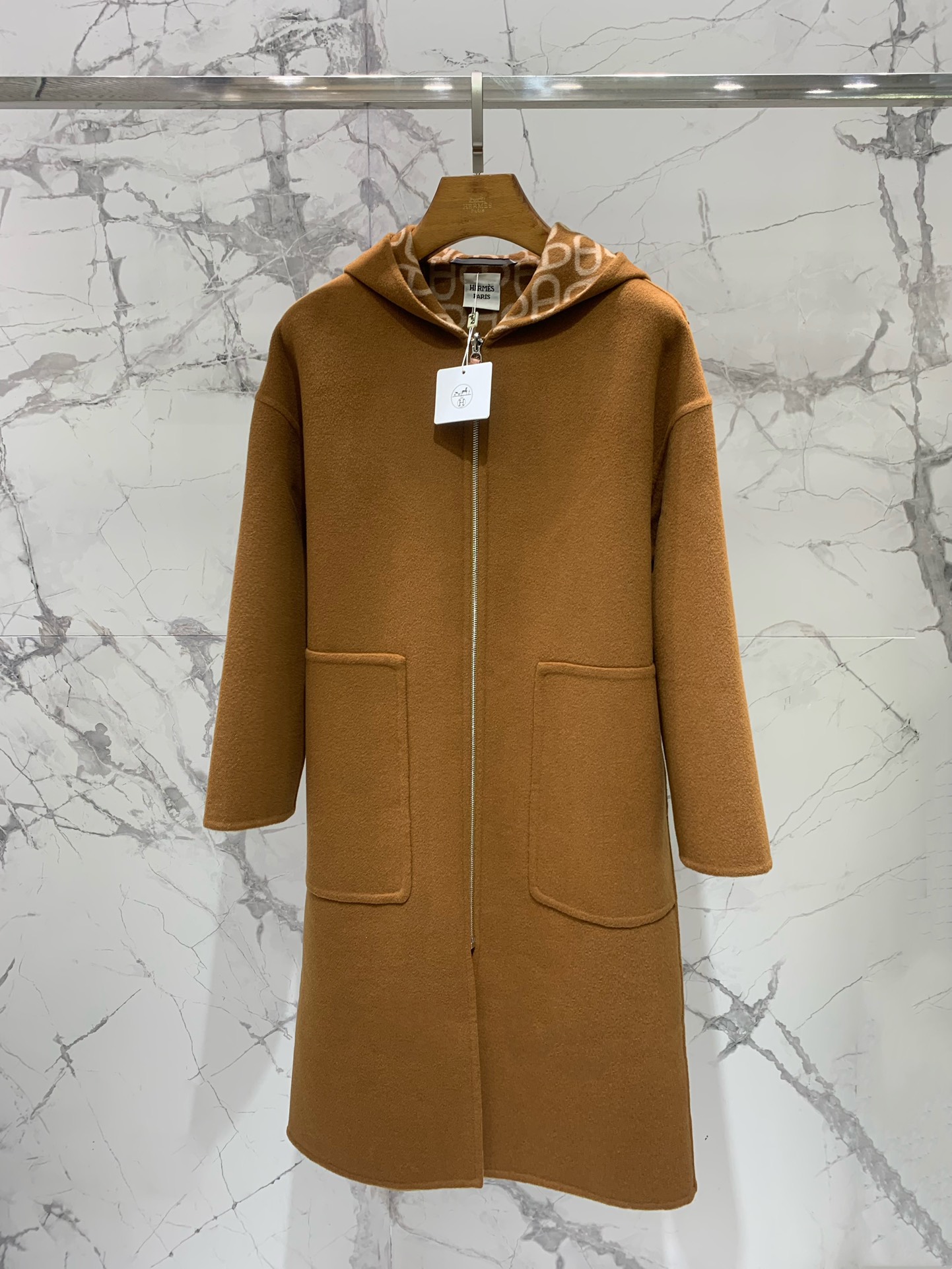 Elegant Double-Faced Cashmere Coat with Jacquard Detailing 4 i1734626082 3262 8