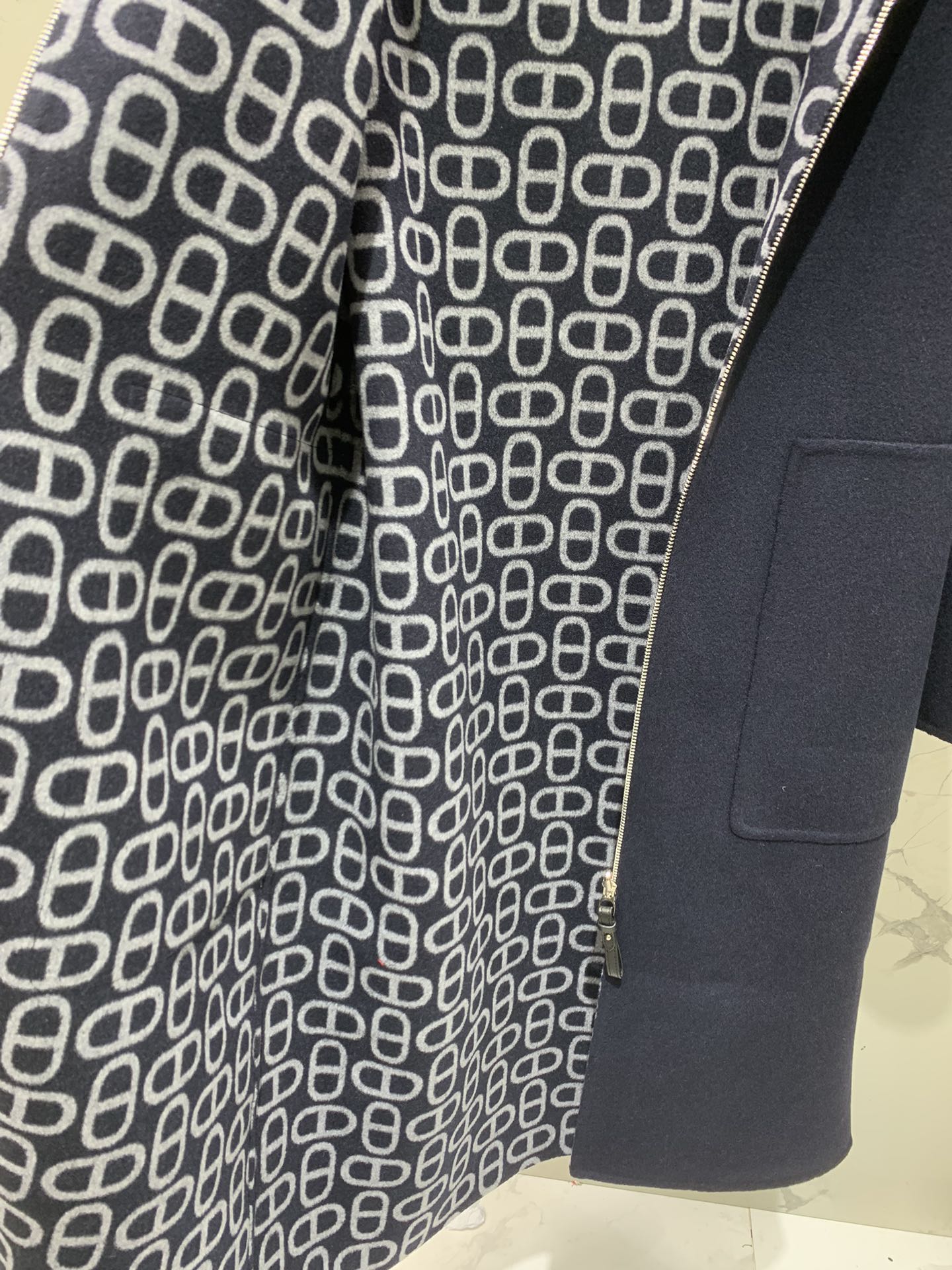 HERMÈS Jacquard Double-Sided Jacket - Luxurious Wool-Cashmere Blend 7 i1734626135 2794 1
