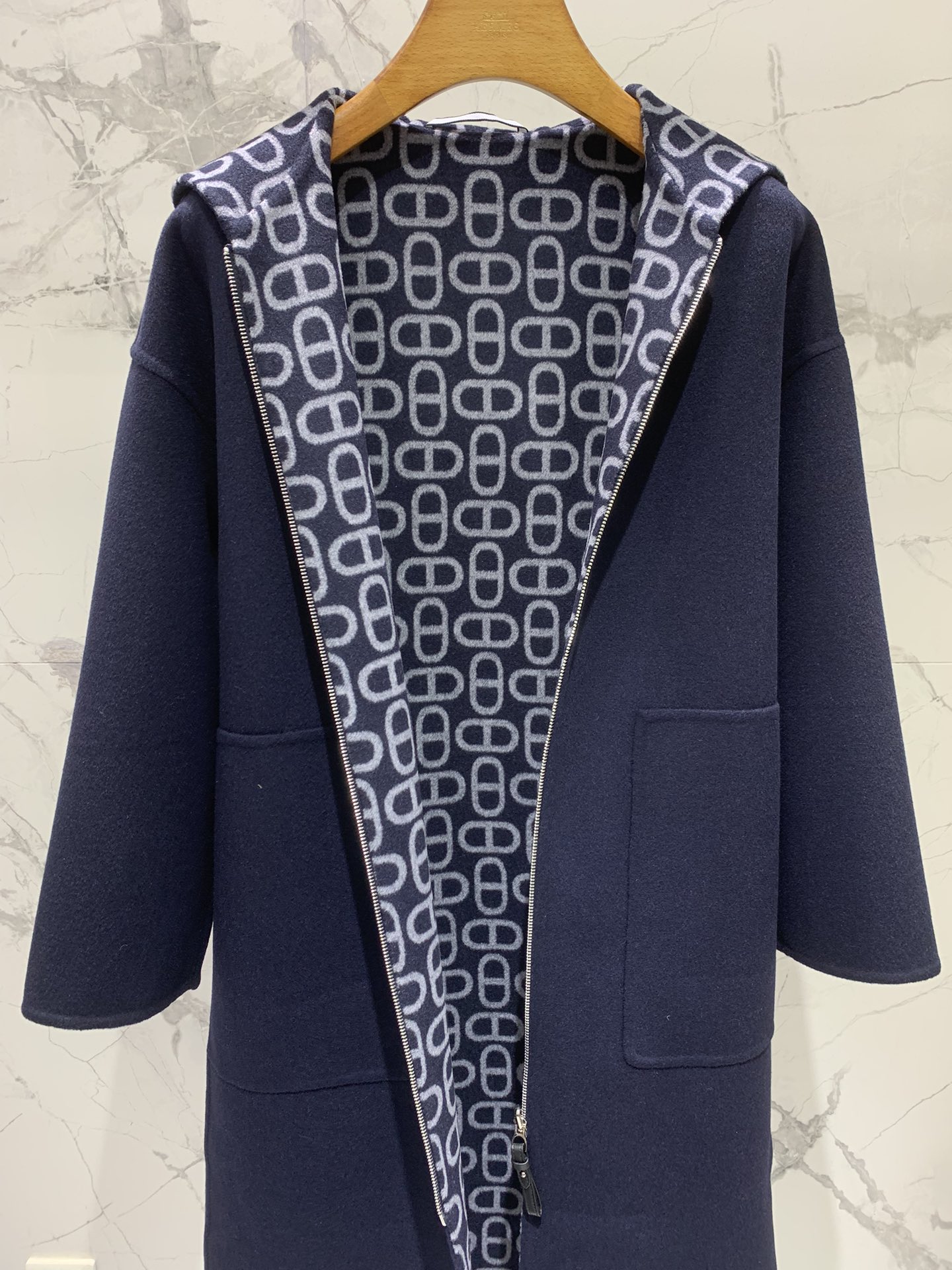 HERMÈS Jacquard Double-Sided Jacket - Luxurious Wool-Cashmere Blend 8 i1734626136 8593 3