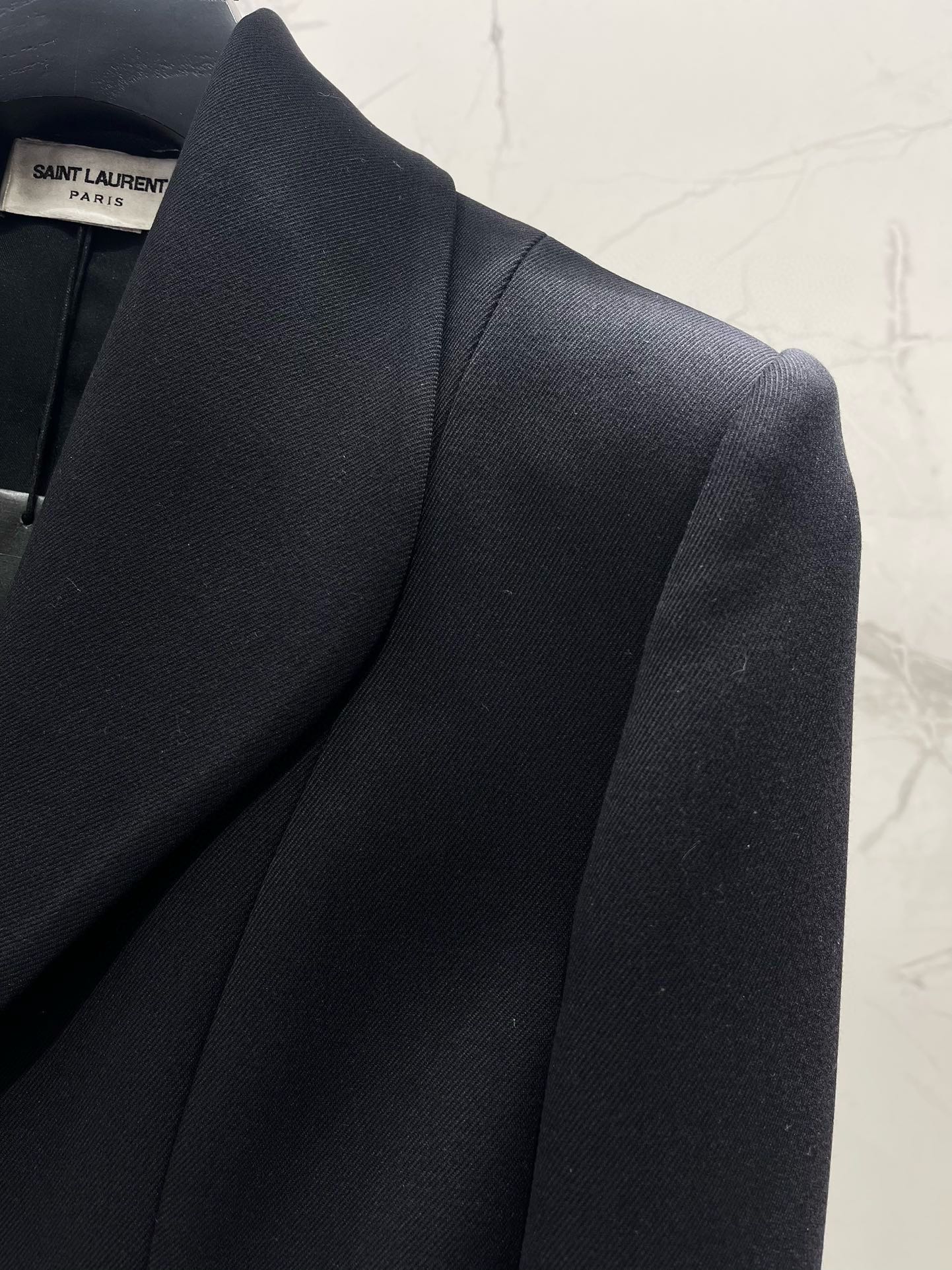 Yves Saint Laurent Single-Breasted Midi Blazer - Elegant & Stylish 4 i1735781261 9700 2