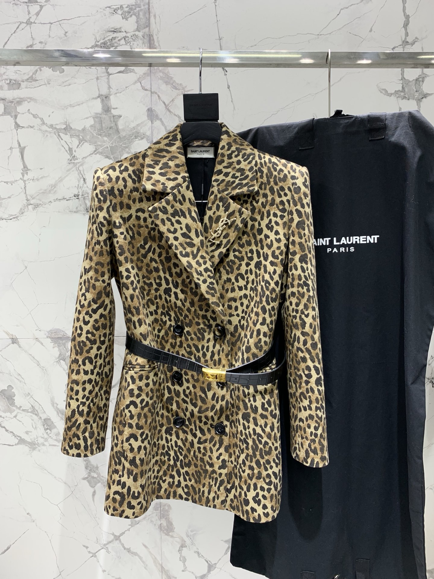 Yves Saint Laurent Leopard Print Twill Trench Coat – Stylish & Versatile