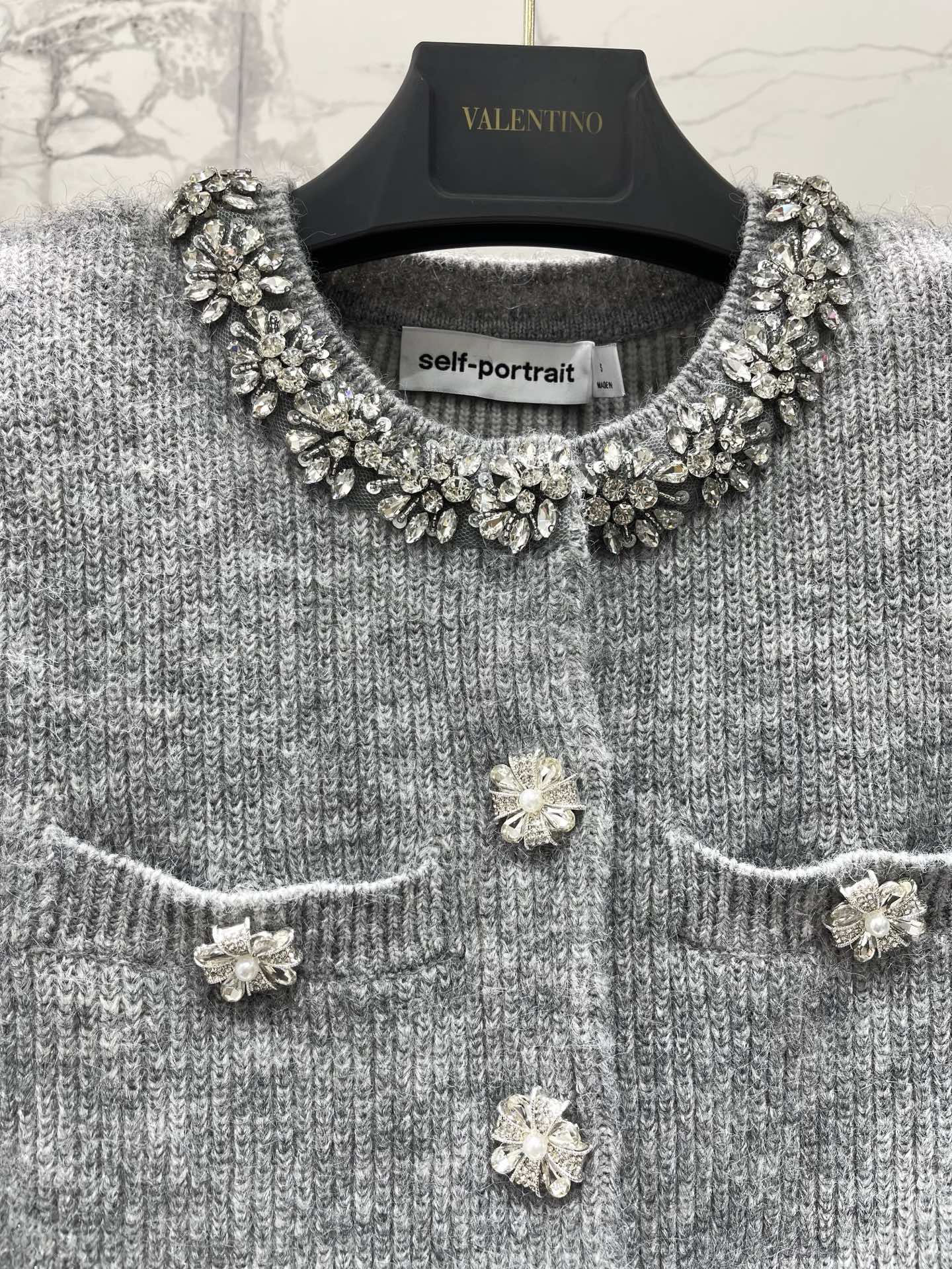 self-portrait Women 𝘀𝗲𝗹𝗳-𝗽𝗼𝗿𝘁𝗿𝗮𝗶* sp Autumn and winter New light gray diamond-embellished plush knitted suit — photo 3