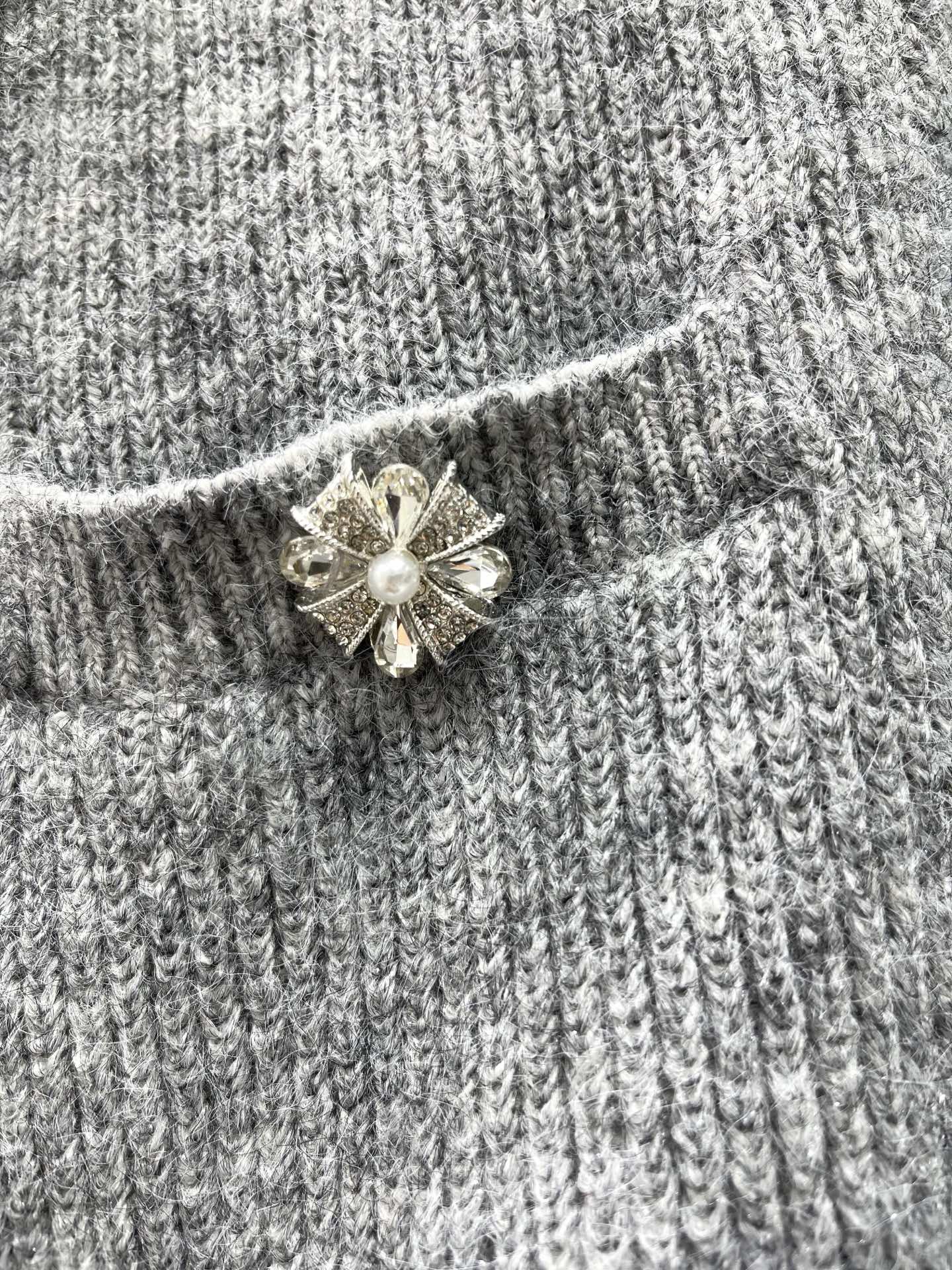 self-portrait Women 𝘀𝗲𝗹𝗳-𝗽𝗼𝗿𝘁𝗿𝗮𝗶* sp Autumn and winter New light gray diamond-embellished plush knitted suit — photo 4
