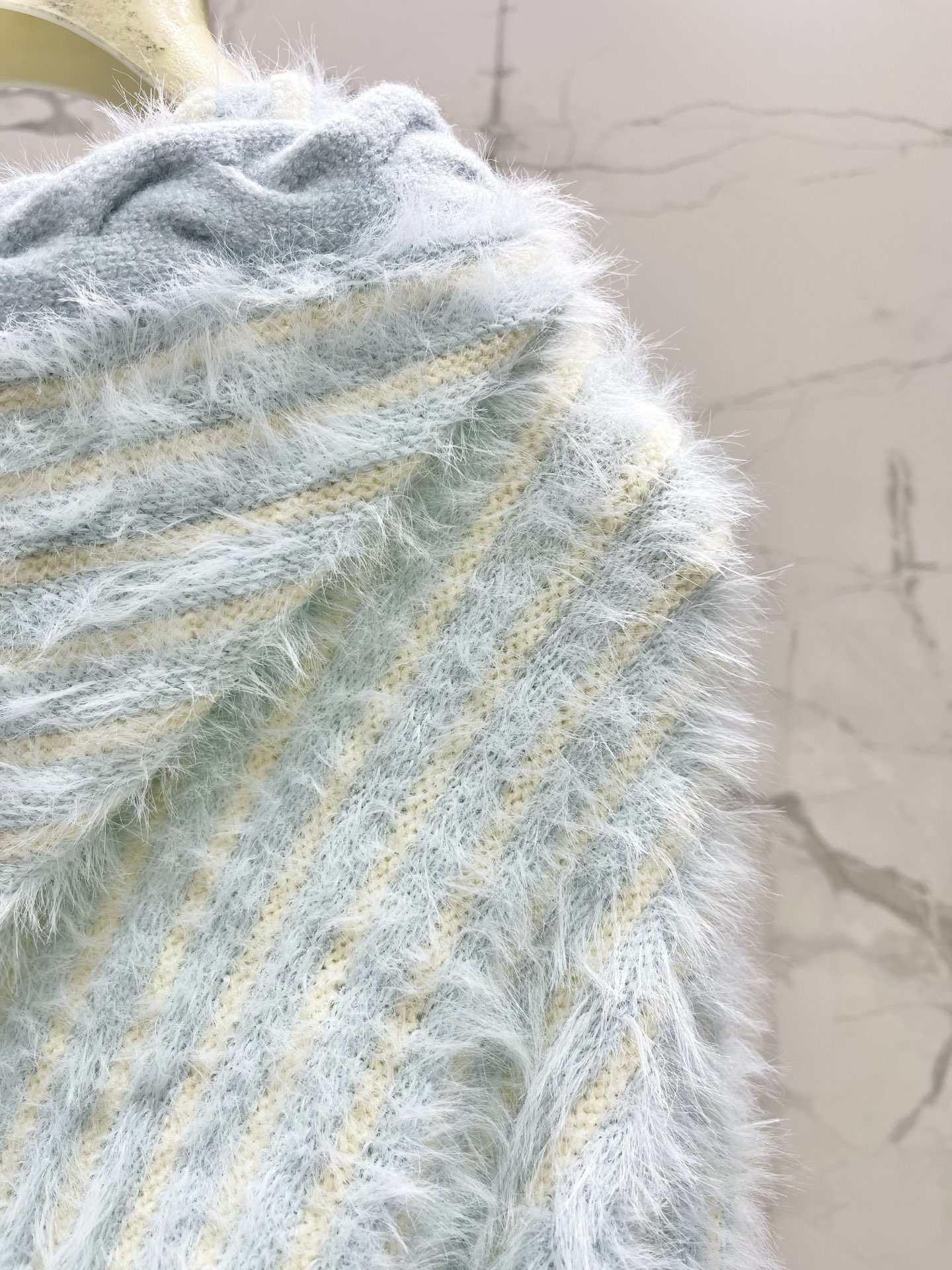 LOEWE Women 𝗟𝗢𝗘𝗪𝗘* Loewe New embroidered imitation mink knitted hooded cardigan — photo 6