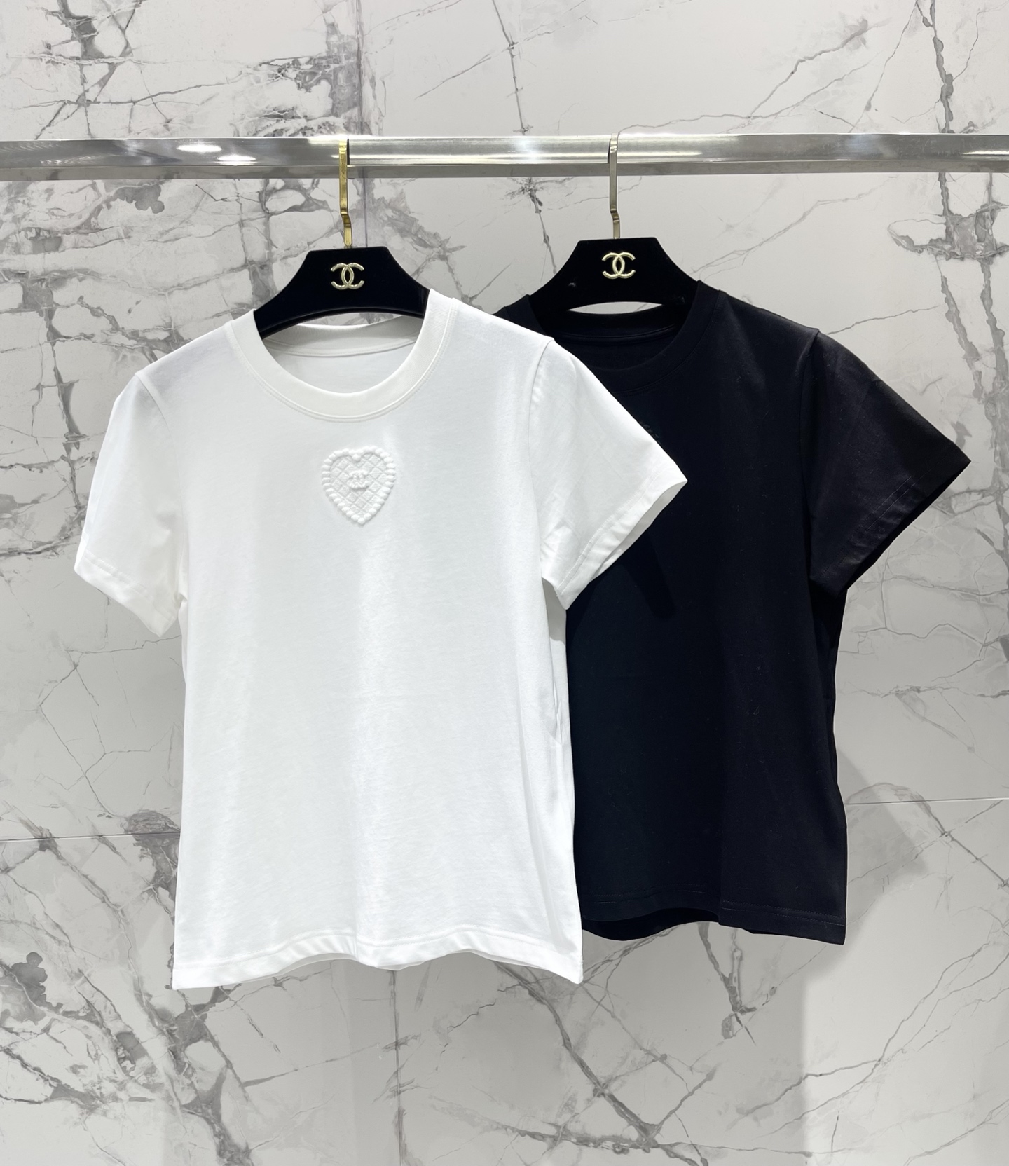 Chanel Women 𝗖𝗛𝗔𝗡𝗘* Logo T
