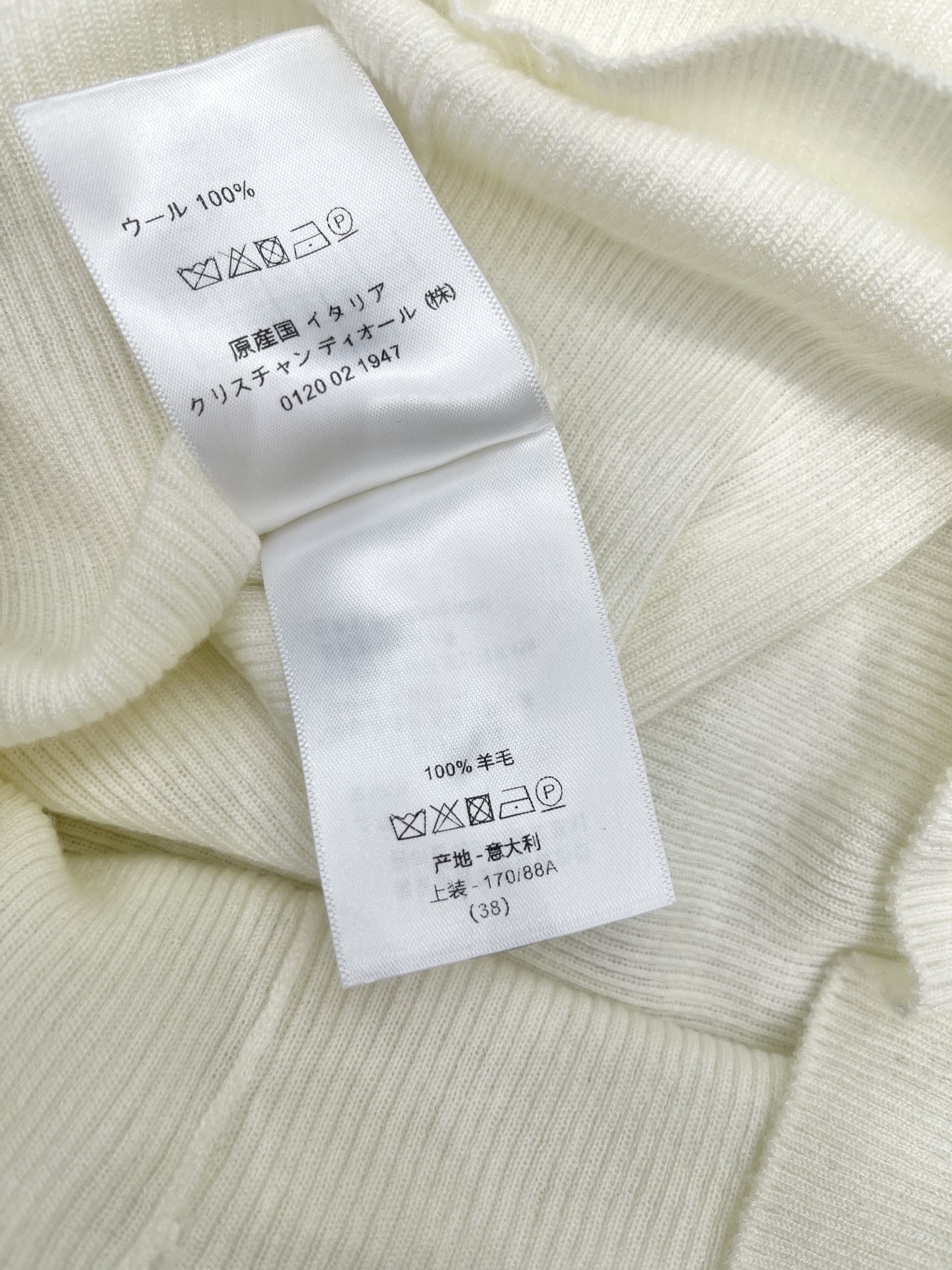 𝗗𝗜𝗢𝗥* 迪奥早春新款撞色字母提花修身针织短袖撞色字母提花针织短袖啊！拿到手直接被质感拿捏——针织面料