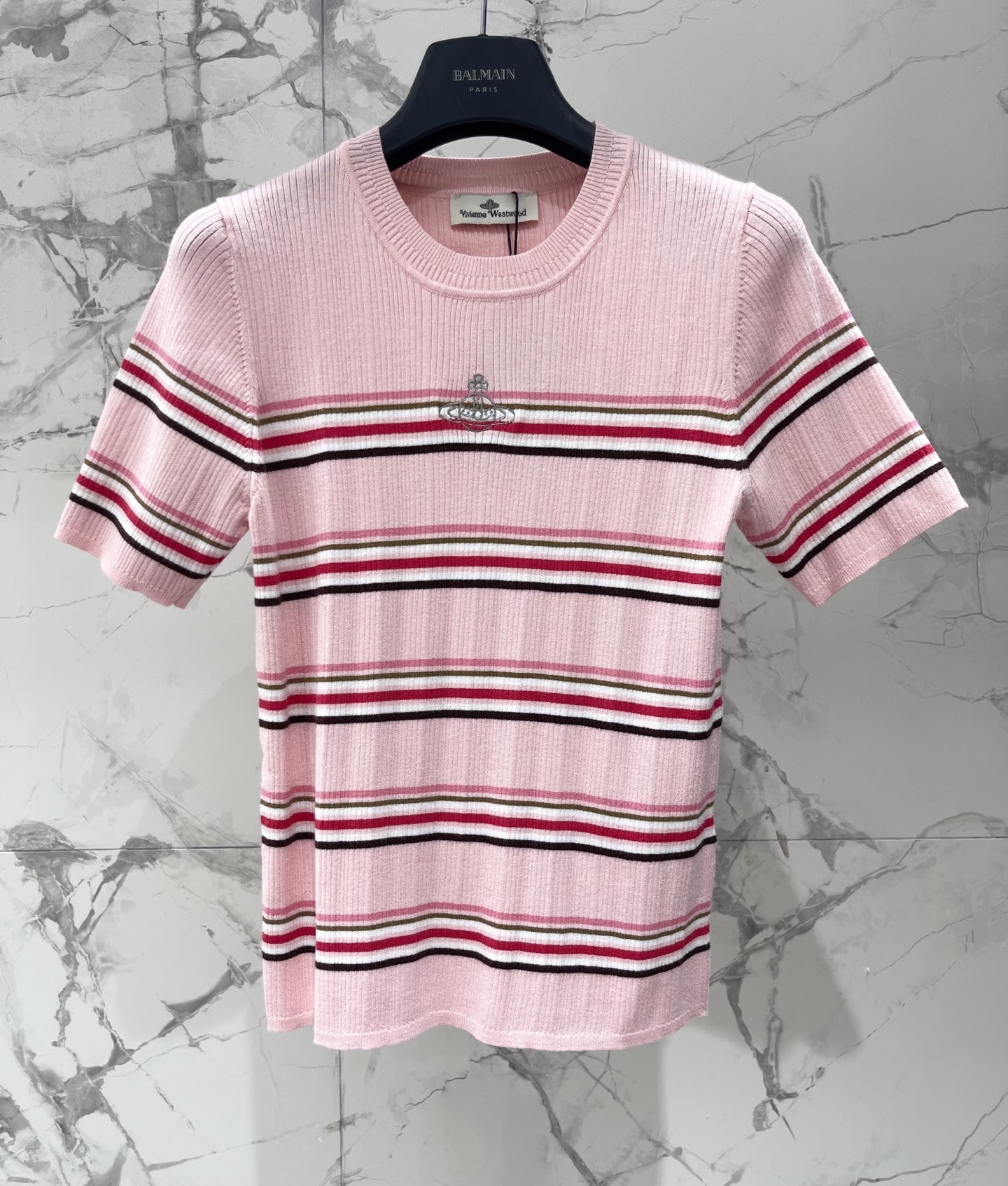 𝐕𝐢𝐯𝐢𝐞𝐧𝐧* 土星西太后刺绣条纹多色针织短袖软乎乎还很有筋骨，条纹撞色复古到尖叫，土星刺绣细节藏满小