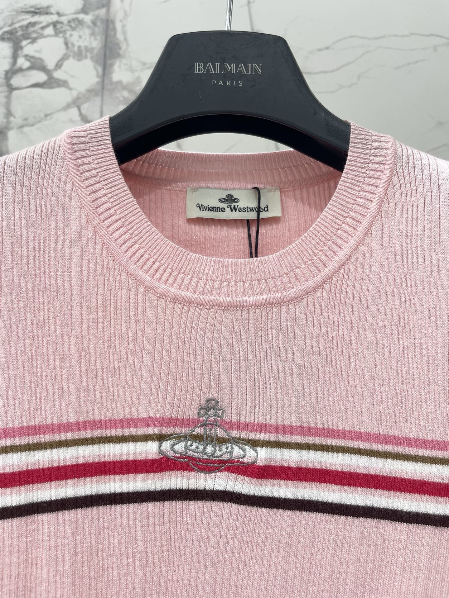 𝐕𝐢𝐯𝐢𝐞𝐧𝐧* 土星西太后刺绣条纹多色针织短袖软乎乎还很有筋骨，条纹撞色复古到尖叫，土星刺绣细节藏满小