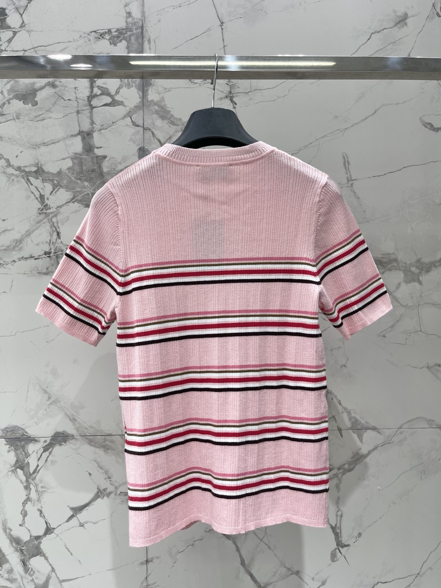 𝐕𝐢𝐯𝐢𝐞𝐧𝐧* 土星西太后刺绣条纹多色针织短袖软乎乎还很有筋骨，条纹撞色复古到尖叫，土星刺绣细节藏满小