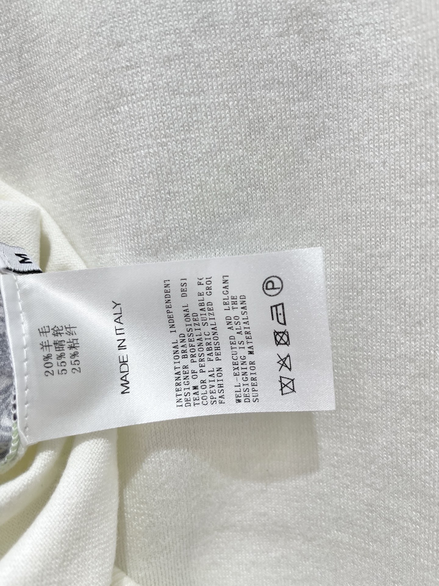 𝗧𝗢𝗥𝗬𝗕𝗨𝗥𝗖* 汤丽家鹦鹉印花羊毛拼接针织开衫软乎乎像云朵还自带细腻纹路，鹦鹉印花鲜活又吸睛，拼接设