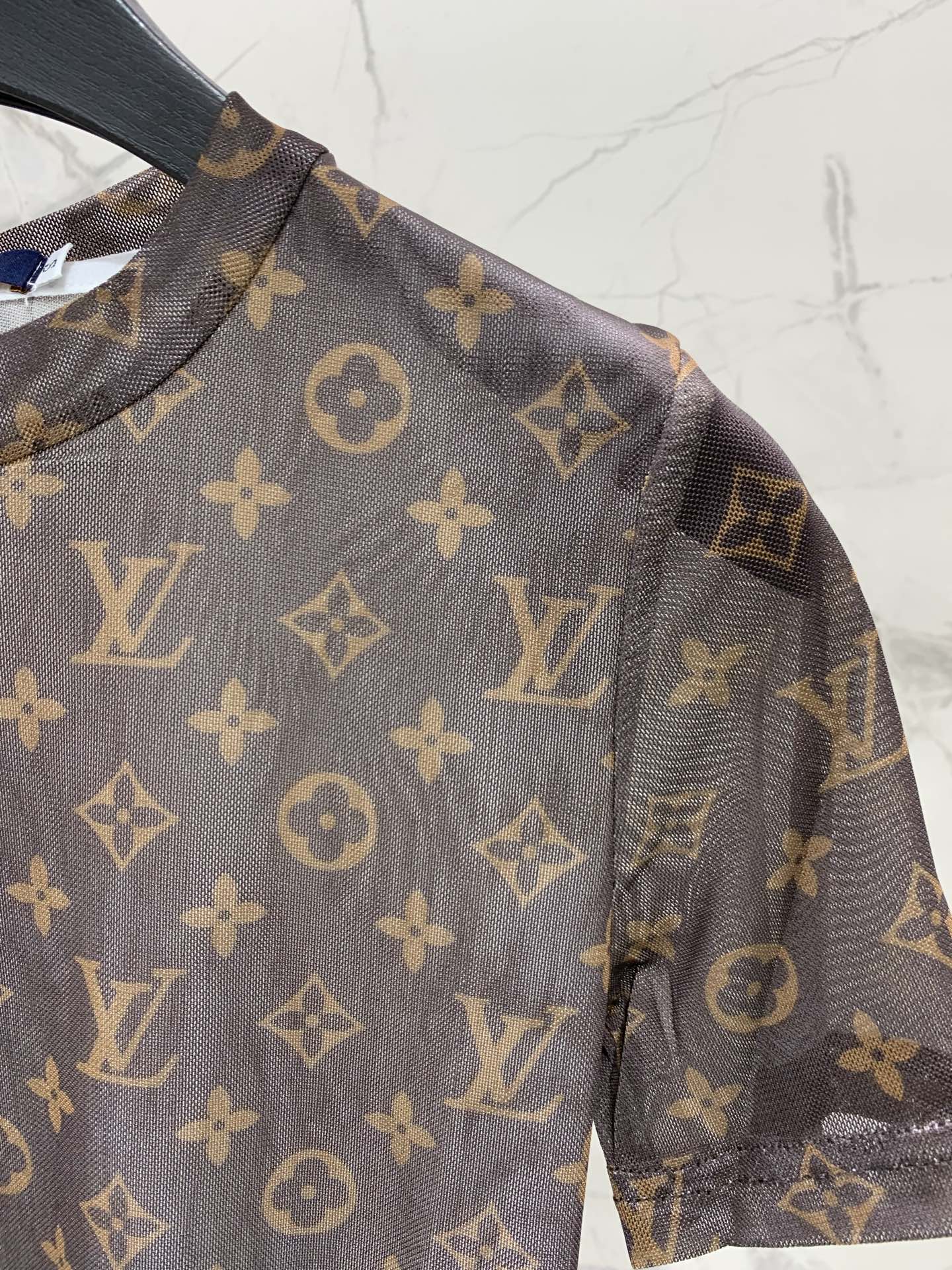 Женская футболка Louis Vuitton из прозрачной ткани с монограммным принтом