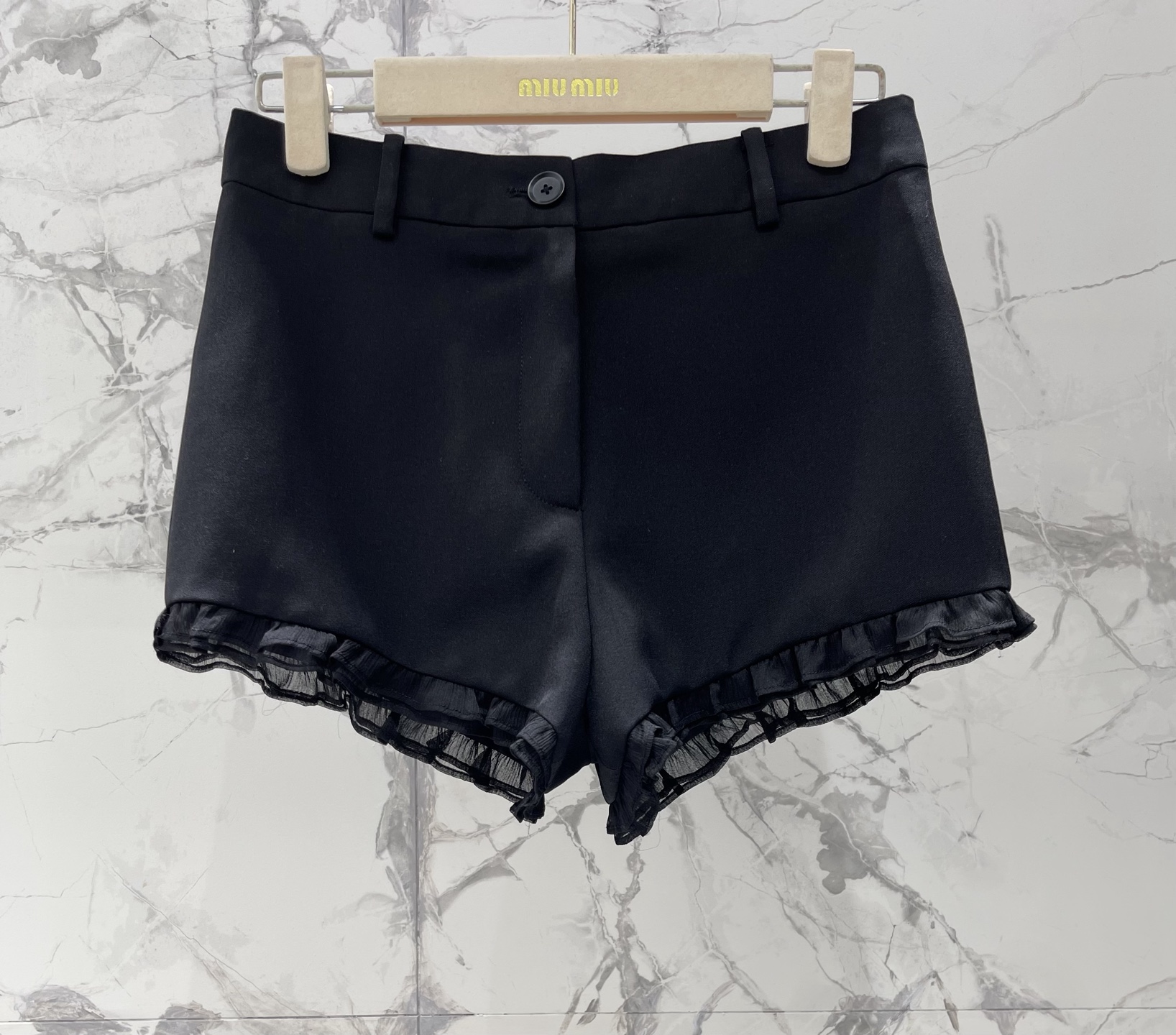 Чёрные шорты с кружевной отделкой Miu Miu