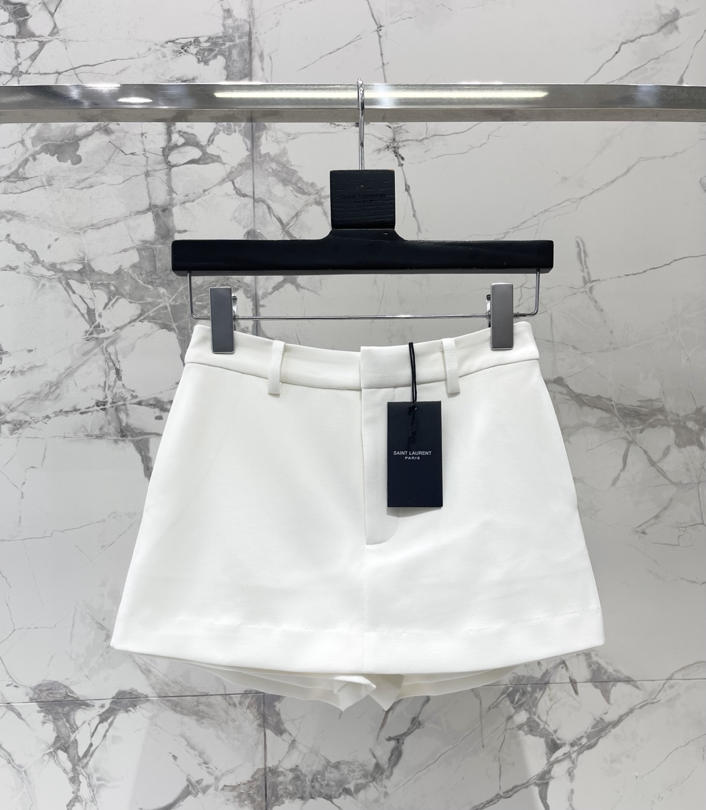 NO:853451,*Holy Family's new simple and versatile commuting culottes. Design highlights. The material is made of certified wool fabric to ensure softness and warmth while improving wearing comfort. The culottes are tailored to fit the body shape without restricting activities, adapting to a variety of body types!  Pair with a white shirt, black high heels, and a suit jacket for workplace commuting to create a smart and elegant workplace image. For daily casual wear, wear a hooded sweatshirt underneath and sneakers underneath, suitable for weekend outings or parties. Size SML, Saint Laurent-clothing, saint laurent, high heels, sneakers, hoodie, sweatshirts, skirts, jackets & coats, shirts, business suit, hats,19860909* 圣家新款简约通勤百搭裙裤 设计亮点 材质选择采用认证羊毛面料,确保柔软度与保暖性,同时提升穿着舒适度 剪裁设计裙裤剪裁,贴合身形且不束缚活动,适配多种体型！ 职场通勤搭配白色衬衫与黑色高跟鞋,外搭西装外套,打造干练优雅的职场形象 日常休闲内搭连帽卫衣,下搭运动鞋,适合周末出游或聚会 码数SML,圣罗兰-服装,saint laurent,high heels,sneakers,hoodie,sweatshirts,skirts,jackets & coats,shirts,business suit,hats,,Women's clothing
