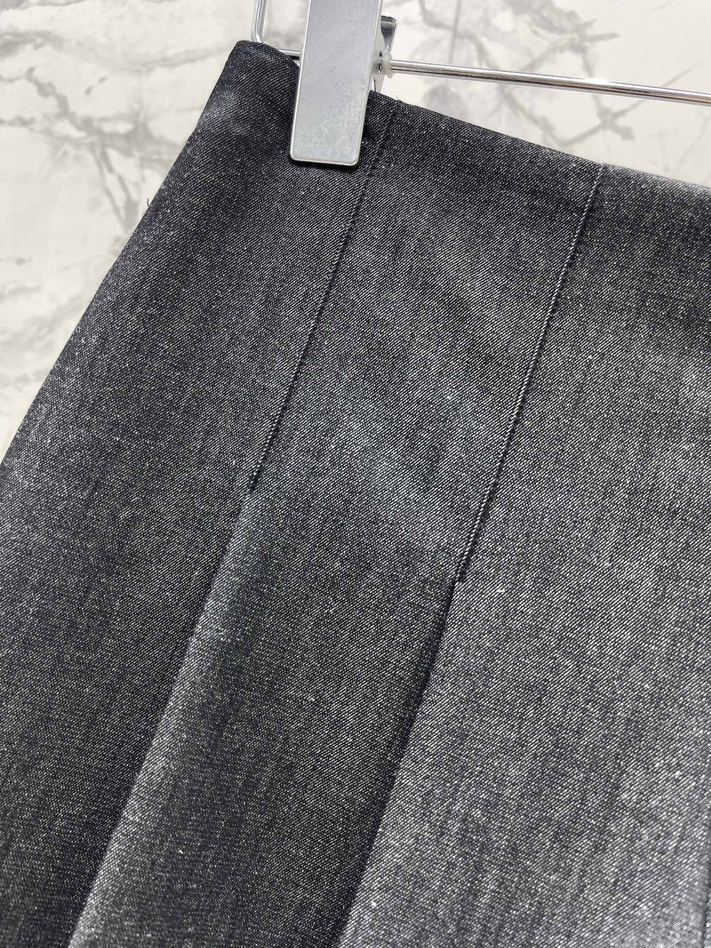 Шорты женские плиссированные черные Saint Laurent