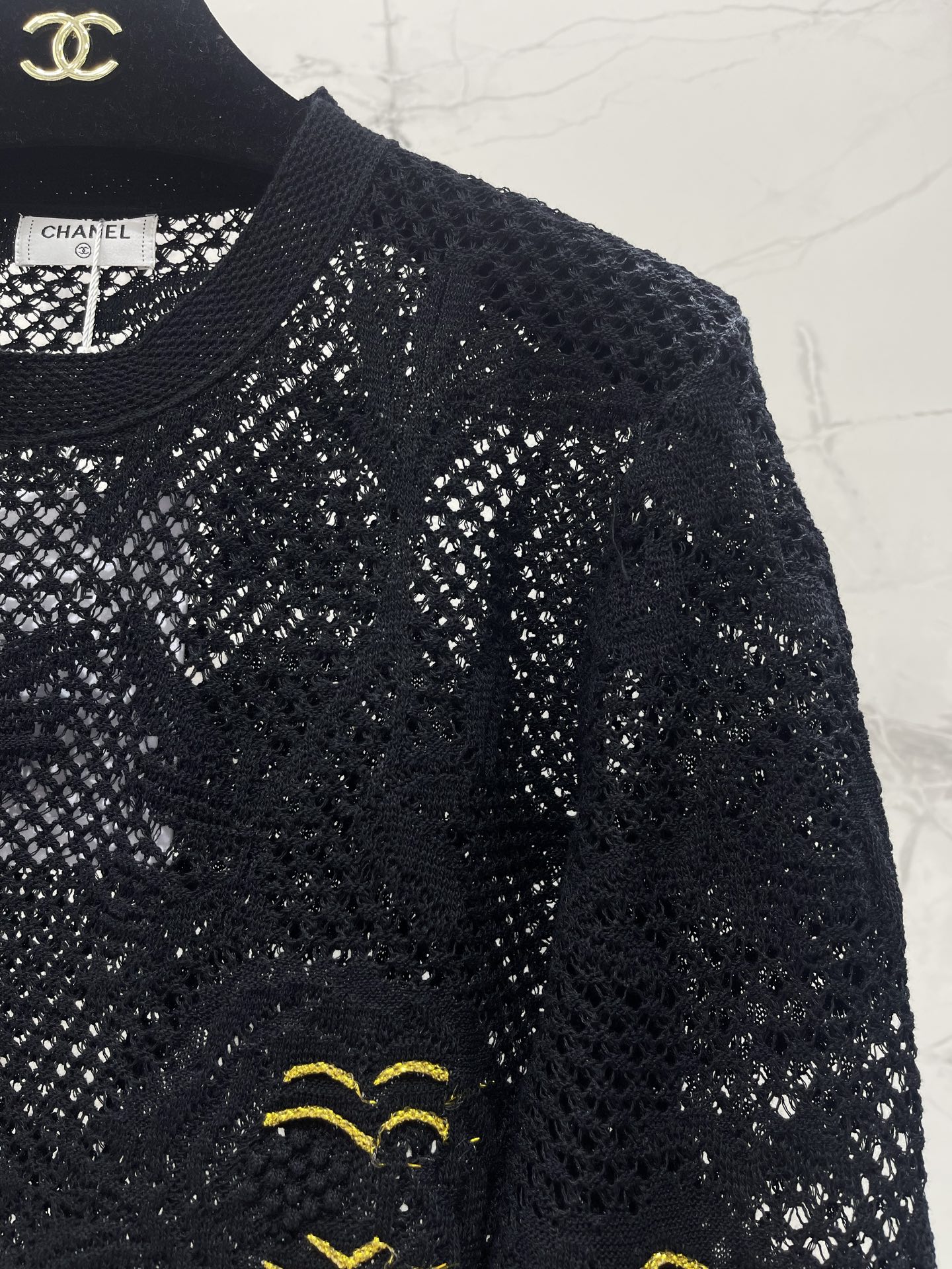 Женский ажурный свитер с вышивкой Chanel