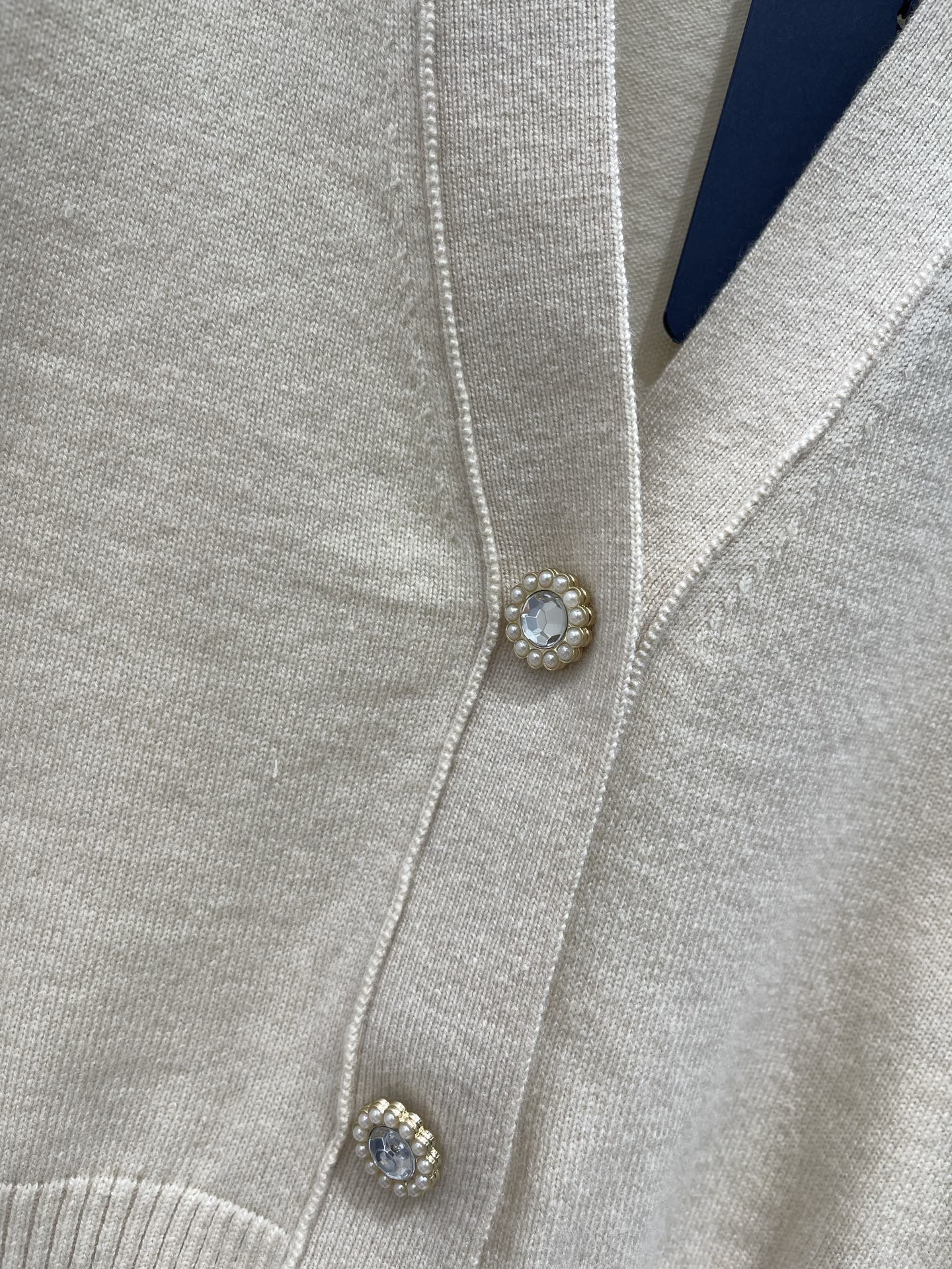 Louis Vuitton Embroidery Rhinestone Button Knit Ca