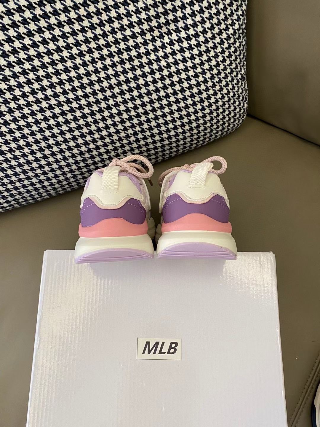 图片[4]-MLB 老爹鞋简约大方，让人一眼就爱上😍鞋面透气网料材质，清爽透气💨系带+内侧魔术贴方便穿脱👻橡胶大底防滑耐磨🤗-选品中心