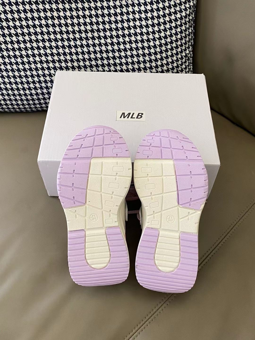 图片[9]-MLB 老爹鞋简约大方，让人一眼就爱上😍鞋面透气网料材质，清爽透气💨系带+内侧魔术贴方便穿脱👻橡胶大底防滑耐磨🤗-选品中心