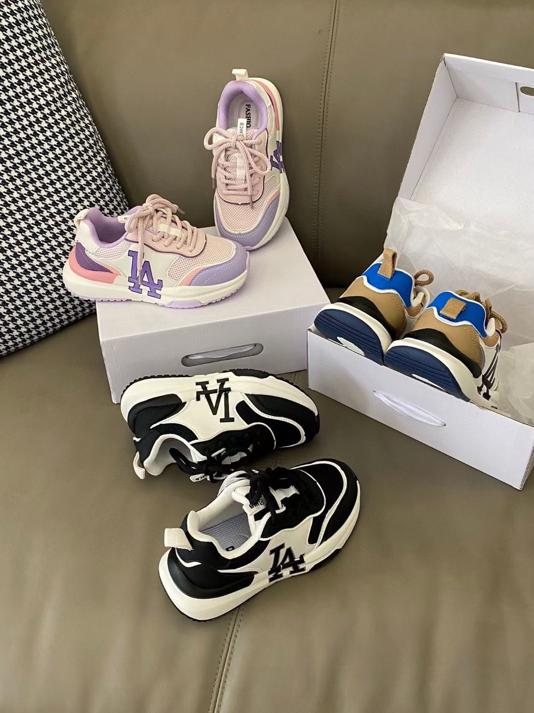 MLB 老爹鞋简约大方，让人一眼就爱上😍鞋面透气网料材质，清爽透气💨系带+内侧魔术贴方便穿脱👻橡胶大底防滑耐磨🤗-选品中心