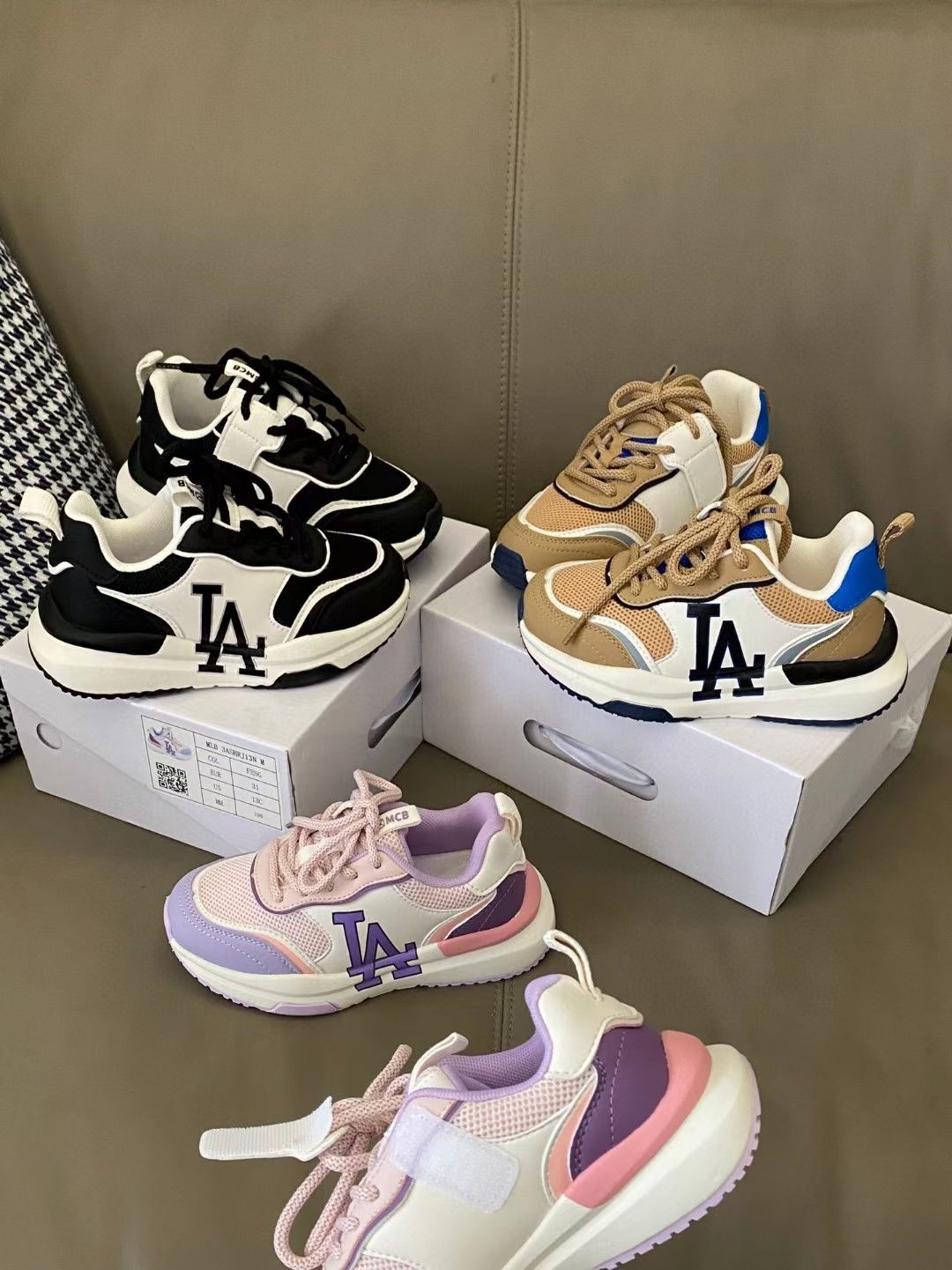 图片[2]-MLB 老爹鞋简约大方，让人一眼就爱上😍鞋面透气网料材质，清爽透气💨系带+内侧魔术贴方便穿脱👻橡胶大底防滑耐磨🤗-选品中心