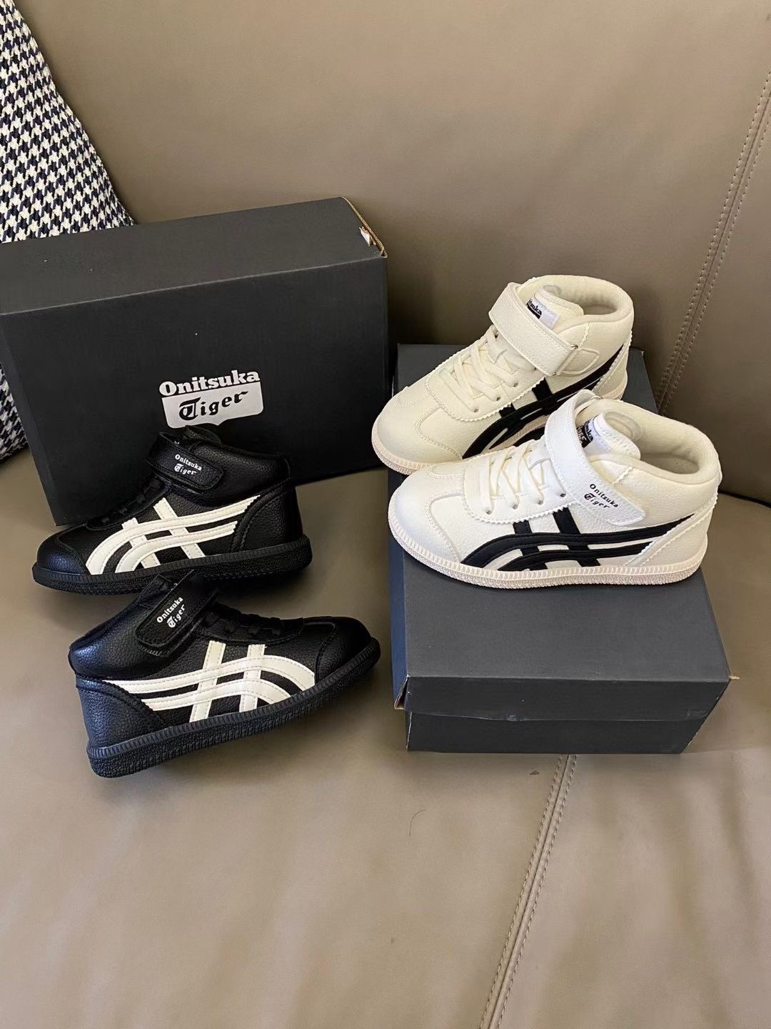 图片[5]-原图直出⭐️ 高帮亚瑟士魔术贴儿童运动鞋鞋面采用麂皮材质，优质弹力带+魔术贴设计方便宝贝穿脱✅稳固后跟保护稚嫩脚踝🦶🏻送人自留都超合适-选品中心