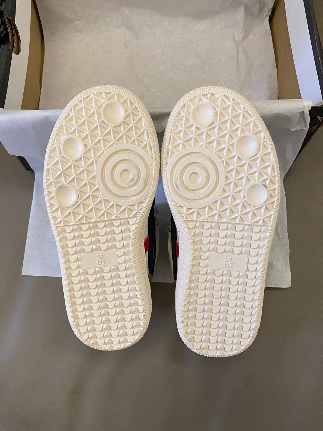 图片[8]-原图直出⭐️ 高帮亚瑟士魔术贴儿童运动鞋鞋面采用麂皮材质，优质弹力带+魔术贴设计方便宝贝穿脱✅稳固后跟保护稚嫩脚踝🦶🏻送人自留都超合适-选品中心