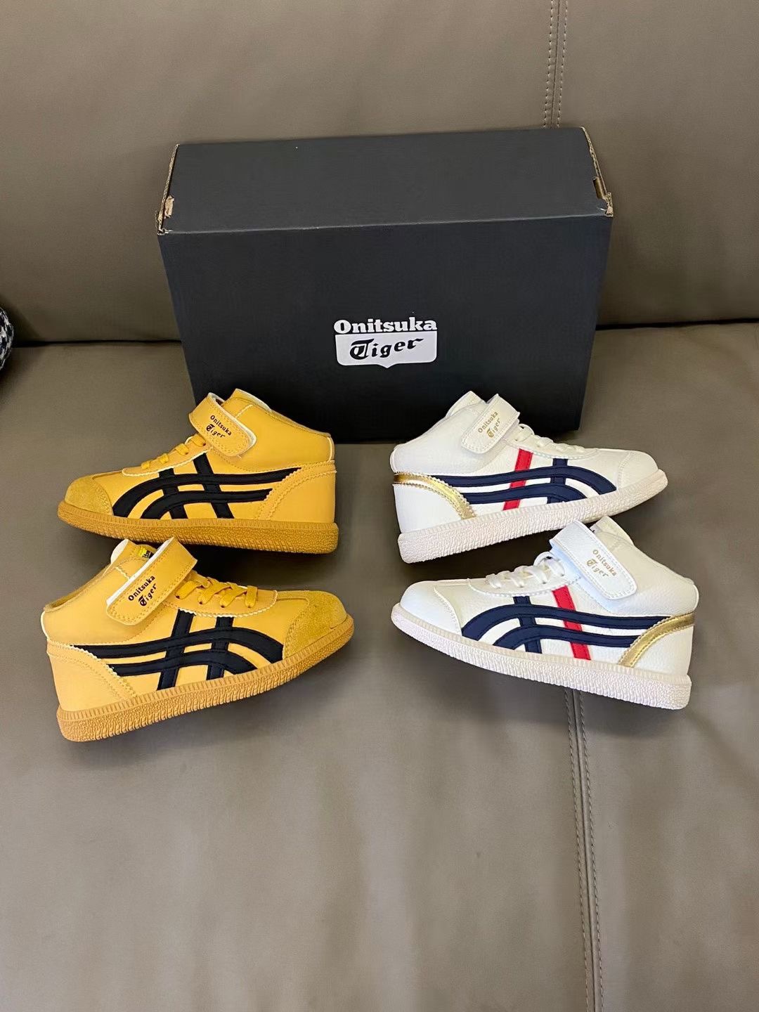 图片[3]-原图直出⭐️ 高帮亚瑟士魔术贴儿童运动鞋鞋面采用麂皮材质，优质弹力带+魔术贴设计方便宝贝穿脱✅稳固后跟保护稚嫩脚踝🦶🏻送人自留都超合适-选品中心