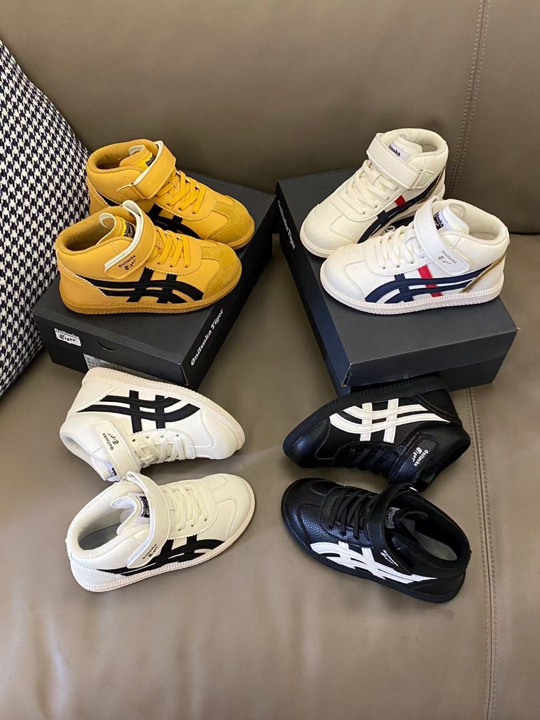 图片[7]-原图直出⭐️ 高帮亚瑟士魔术贴儿童运动鞋鞋面采用麂皮材质，优质弹力带+魔术贴设计方便宝贝穿脱✅稳固后跟保护稚嫩脚踝🦶🏻送人自留都超合适-选品中心