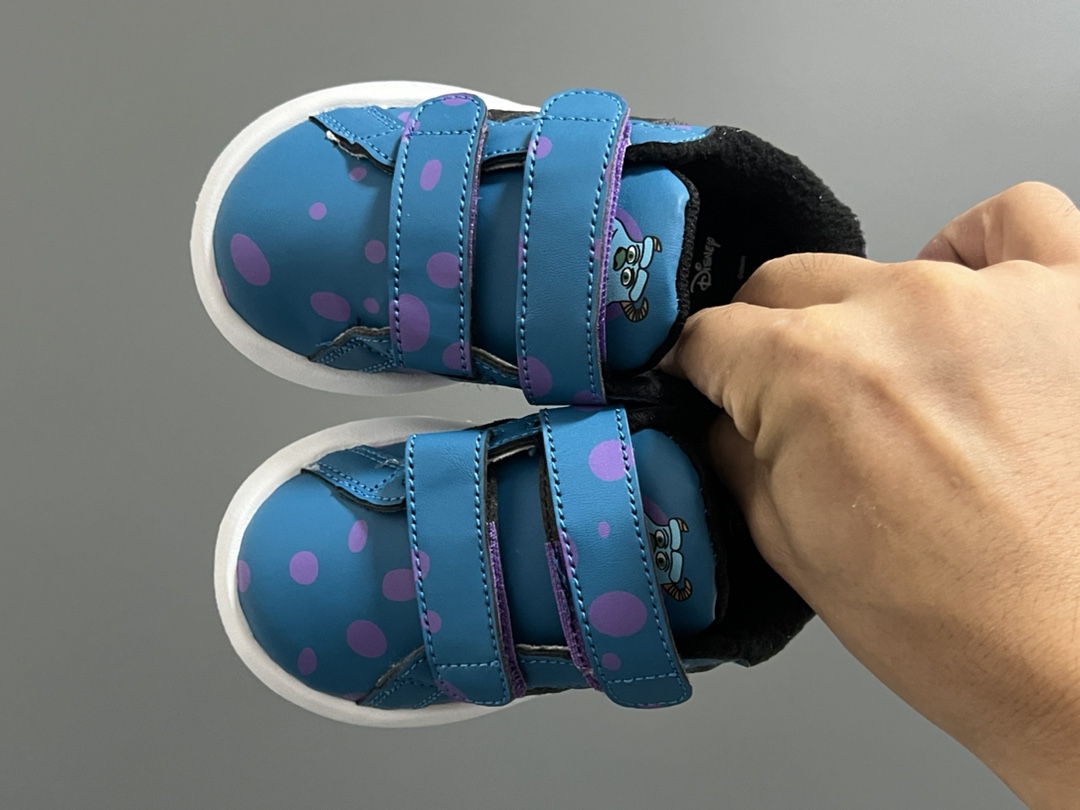 AD迪斯尼联名魔术贴加绒童鞋22-27码 加绒内里，保暖又舒适❄️优质皮料，质感满满💯 双魔术贴设计，穿脱方便✌🏻超轻云朵大底，脚感超舒适☁️-选品中心