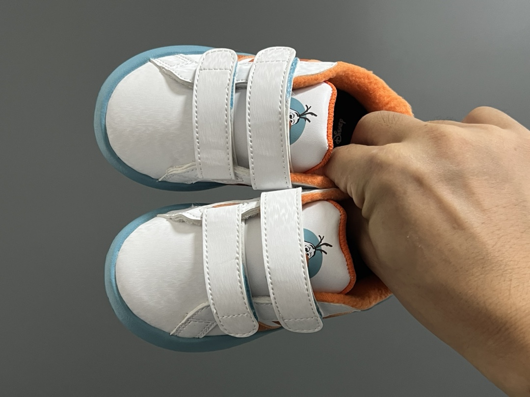 AD迪斯尼联名魔术贴加绒童鞋22-27码 加绒内里，保暖又舒适❄️优质皮料，质感满满💯 双魔术贴设计，穿脱方便✌🏻超轻云朵大底，脚感超舒适☁️-选品中心