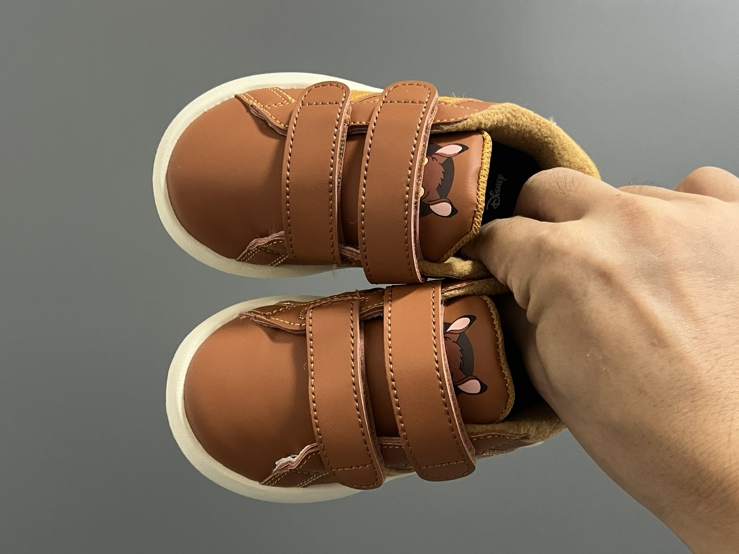 AD迪斯尼联名魔术贴加绒童鞋22-27码 加绒内里，保暖又舒适❄️优质皮料，质感满满💯 双魔术贴设计，穿脱方便✌🏻超轻云朵大底，脚感超舒适☁️-选品中心