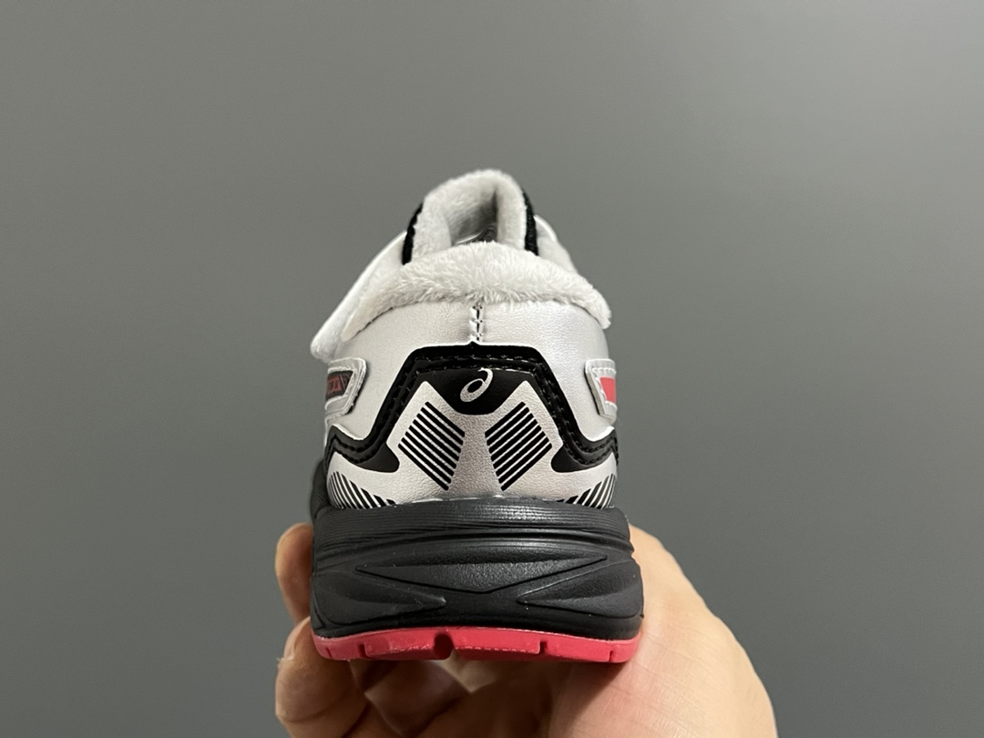 图片[6]-加绒YSS 秋冬新款魔术贴儿童运动鞋 尺码：22-37码 加绒加厚款❄️保暖又舒适☁️ 优质皮料，质感满满💯 橡胶耐磨防滑大底，脚感超赞👍🏻 魔术贴设计，穿脱超方便✌🏻-选品中心