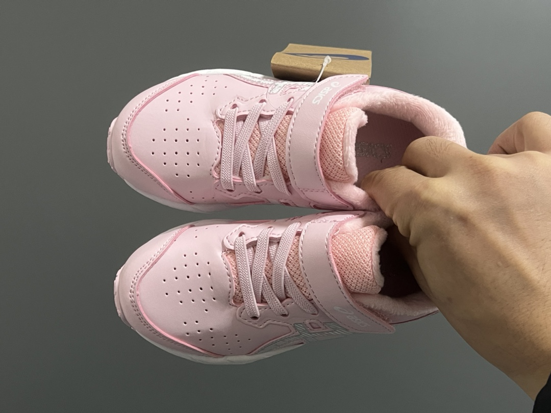 加绒YSS 秋冬新款魔术贴儿童运动鞋 尺码：22-37码 加绒加厚款❄️保暖又舒适☁️ 优质皮料，质感满满💯 橡胶耐磨防滑大底，脚感超赞👍🏻 魔术贴设计，穿脱超方便✌🏻-选品中心