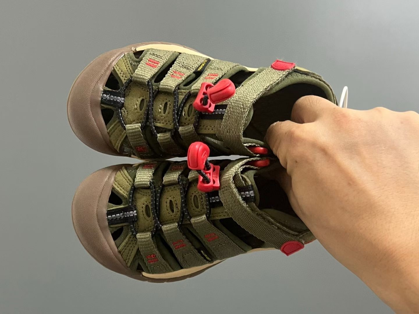 KEEN科恩潮牌户外儿童涉水溯溪凉鞋 尺码：24-37码 户外大佬潮牌⛺️ 优质尼龙材料镂空拼接，透气又舒适☁️ 橡胶耐磨防滑包头大底✅ 应对轻松不管是室内还是户外的各种地形✌🏻 高端客户必入单品❤️-选品中心