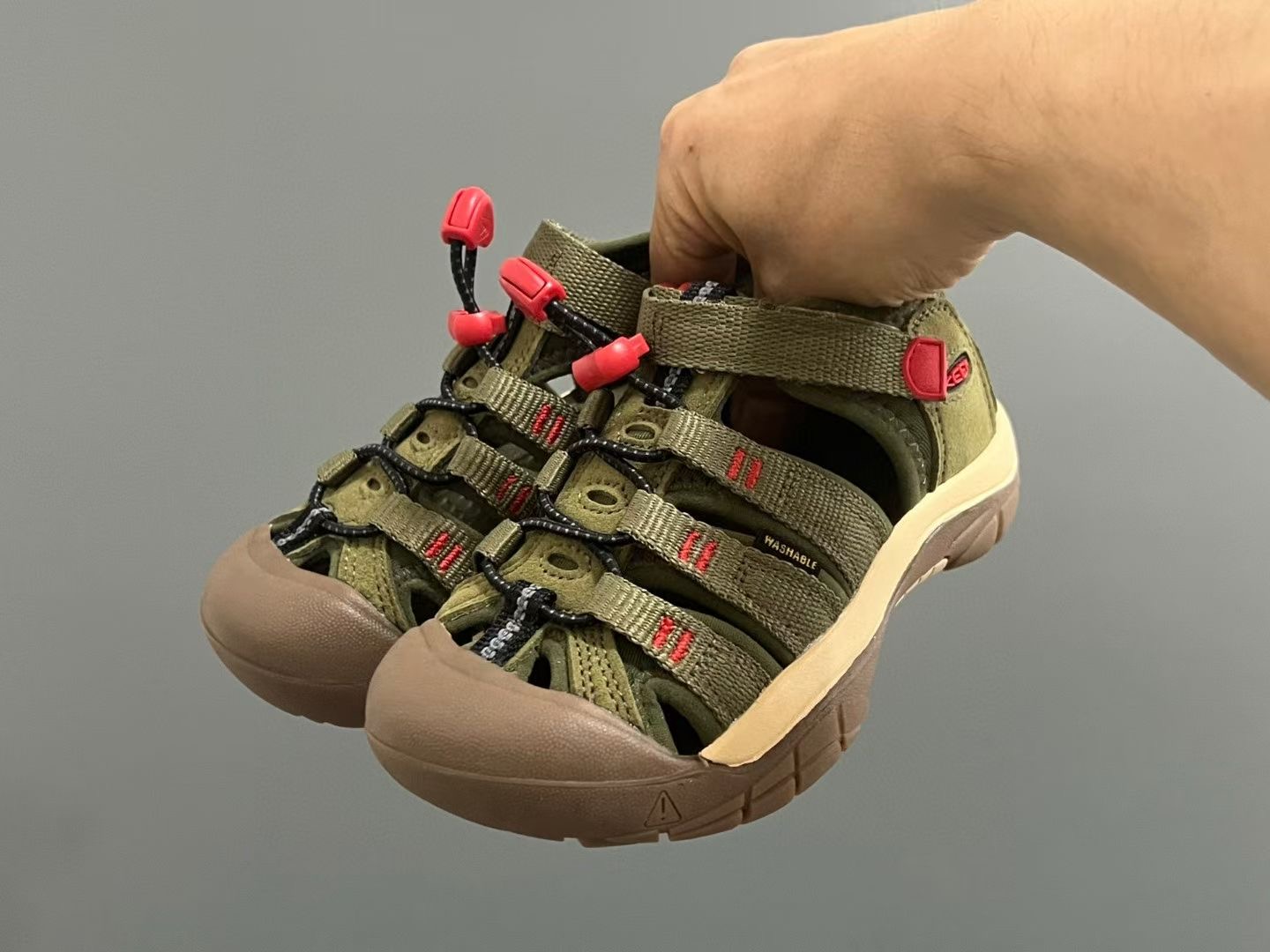 图片[2]-KEEN科恩潮牌户外儿童涉水溯溪凉鞋 尺码：24-37码 户外大佬潮牌⛺️ 优质尼龙材料镂空拼接，透气又舒适☁️ 橡胶耐磨防滑包头大底✅ 应对轻松不管是室内还是户外的各种地形✌🏻 高端客户必入单品❤️-选品中心