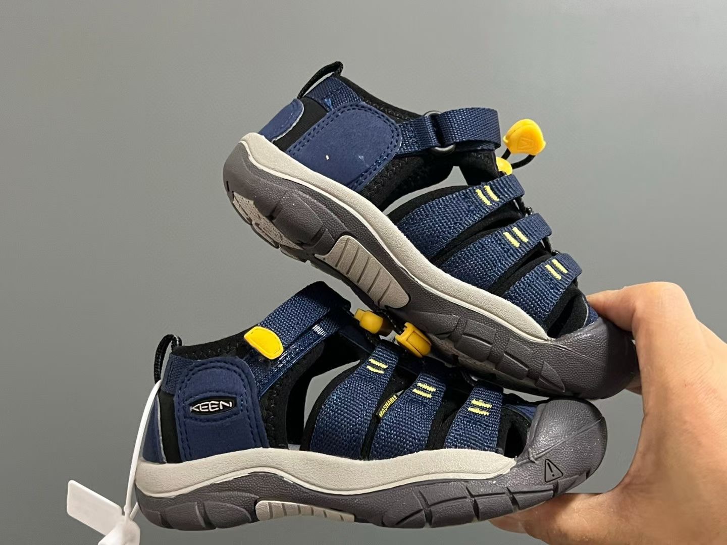 图片[9]-KEEN科恩潮牌户外儿童涉水溯溪凉鞋 尺码：24-37码 户外大佬潮牌⛺️ 优质尼龙材料镂空拼接，透气又舒适☁️ 橡胶耐磨防滑包头大底✅ 应对轻松不管是室内还是户外的各种地形✌🏻 高端客户必入单品❤️-选品中心