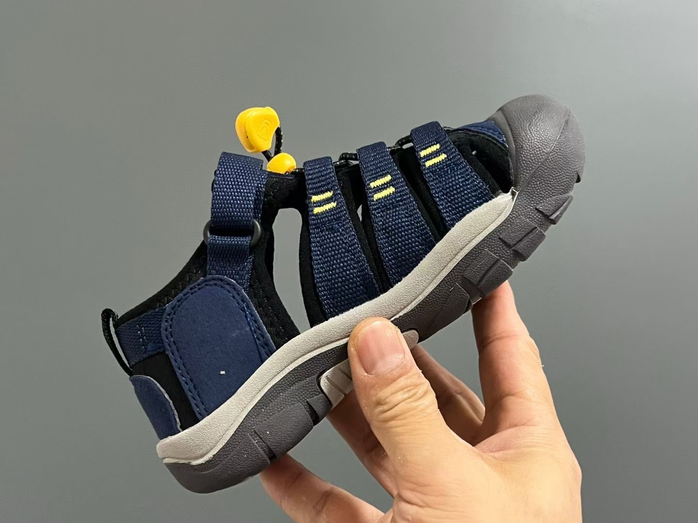 图片[6]-KEEN科恩潮牌户外儿童涉水溯溪凉鞋 尺码：24-37码 户外大佬潮牌⛺️ 优质尼龙材料镂空拼接，透气又舒适☁️ 橡胶耐磨防滑包头大底✅ 应对轻松不管是室内还是户外的各种地形✌🏻 高端客户必入单品❤️-选品中心