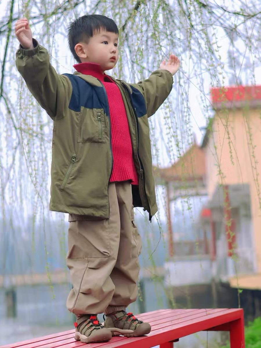 图片[8]-KEEN科恩潮牌户外儿童涉水溯溪凉鞋 尺码：24-37码 户外大佬潮牌⛺️ 优质尼龙材料镂空拼接，透气又舒适☁️ 橡胶耐磨防滑包头大底✅ 应对轻松不管是室内还是户外的各种地形✌🏻 高端客户必入单品❤️-选品中心