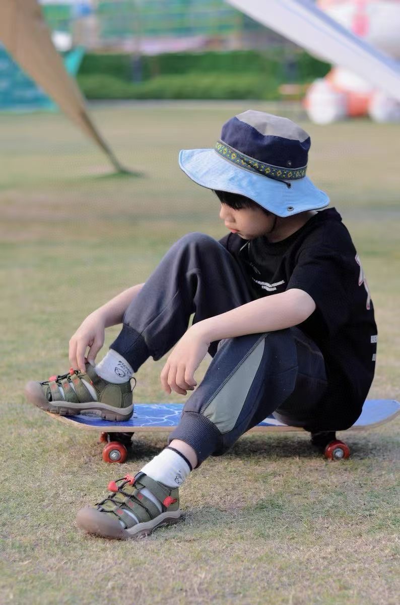 图片[9]-KEEN科恩潮牌户外儿童涉水溯溪凉鞋 尺码：24-37码 户外大佬潮牌⛺️ 优质尼龙材料镂空拼接，透气又舒适☁️ 橡胶耐磨防滑包头大底✅ 应对轻松不管是室内还是户外的各种地形✌🏻 高端客户必入单品❤️-选品中心