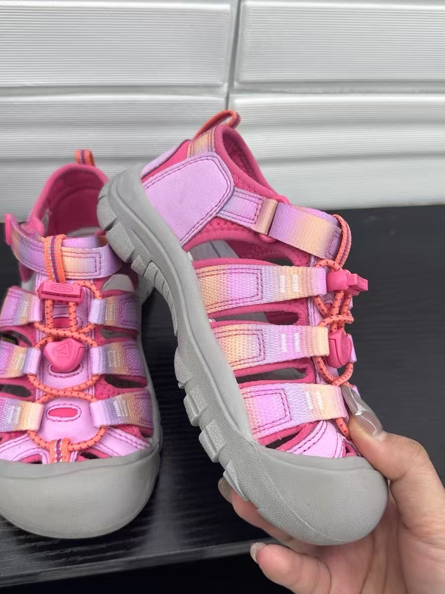 图片[5]-新色出货 KEEN科恩潮牌户外儿童涉水溯溪凉鞋 尺码：24-37码 户外大佬潮牌⛺️ 优质尼龙材料镂空拼接，透气又舒适☁️ 橡胶耐磨防滑包头大底✅ 应对轻松不管是室内还是户外的各种地形✌🏻 高端客户必入单品❤️-选品中心