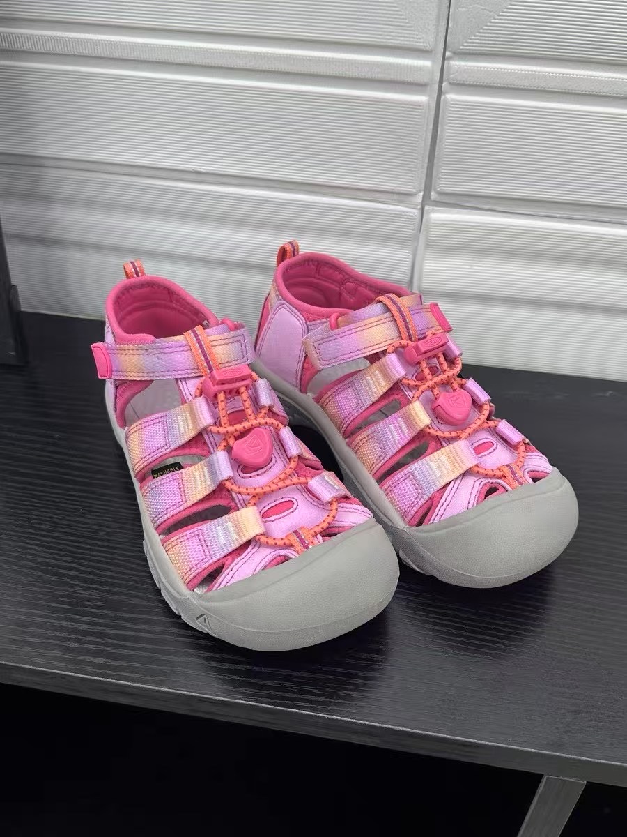 图片[2]-新色出货 KEEN科恩潮牌户外儿童涉水溯溪凉鞋 尺码：24-37码 户外大佬潮牌⛺️ 优质尼龙材料镂空拼接，透气又舒适☁️ 橡胶耐磨防滑包头大底✅ 应对轻松不管是室内还是户外的各种地形✌🏻 高端客户必入单品❤️-选品中心