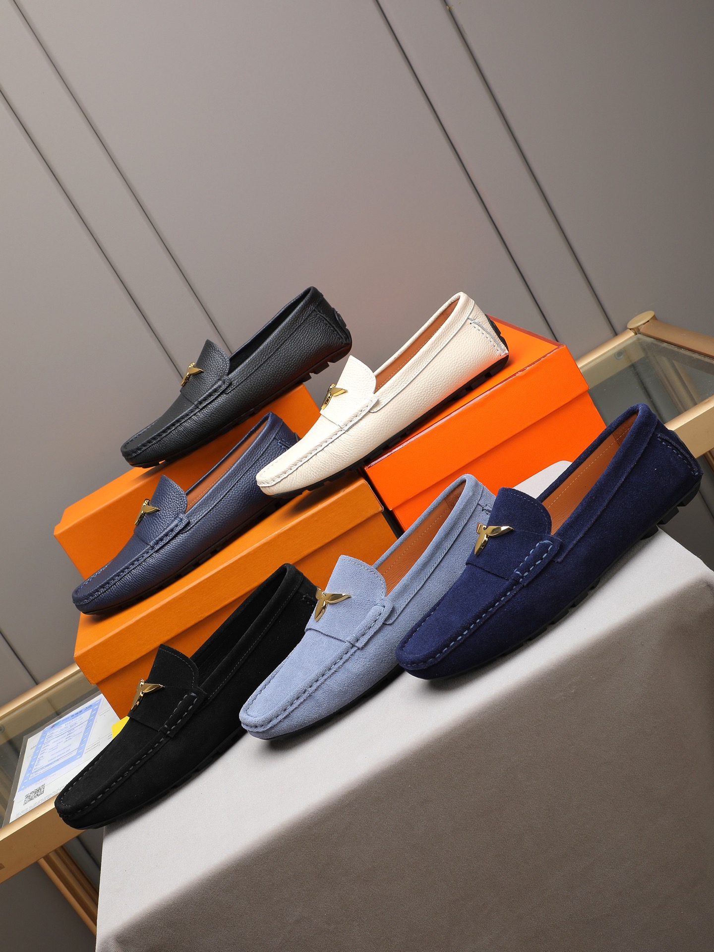 实价270 LV豆豆鞋🔍魅力十足 奢华风格绅士鞋 面:进口牛皮,水染羊里,橡胶大底,底部套楦车线永不脱胶; 💋整对鞋时尚休闲而不失高端风范;🎈🎈标准38-44(45 可订做)多色选