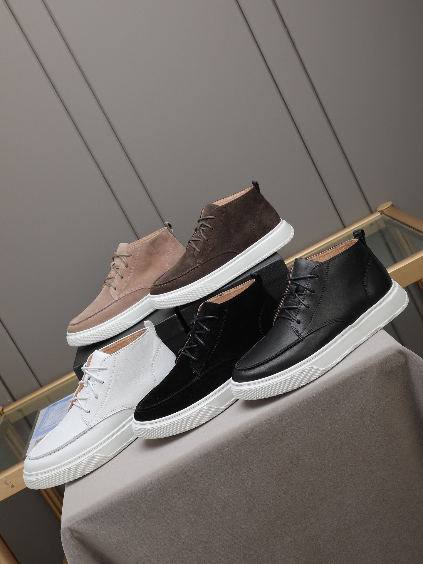 PP340 【普拉达高帮毛里,皮里】🔥高帮靴子鞋,优质做工,鞋面采用进口牛皮 皮里 鞋宣完美。做工复杂,舒适透气皮里,保暖绒里,TPU超轻橡胶大底 ,高端休闲时尚,码数:38-44(45定做)多色选择。