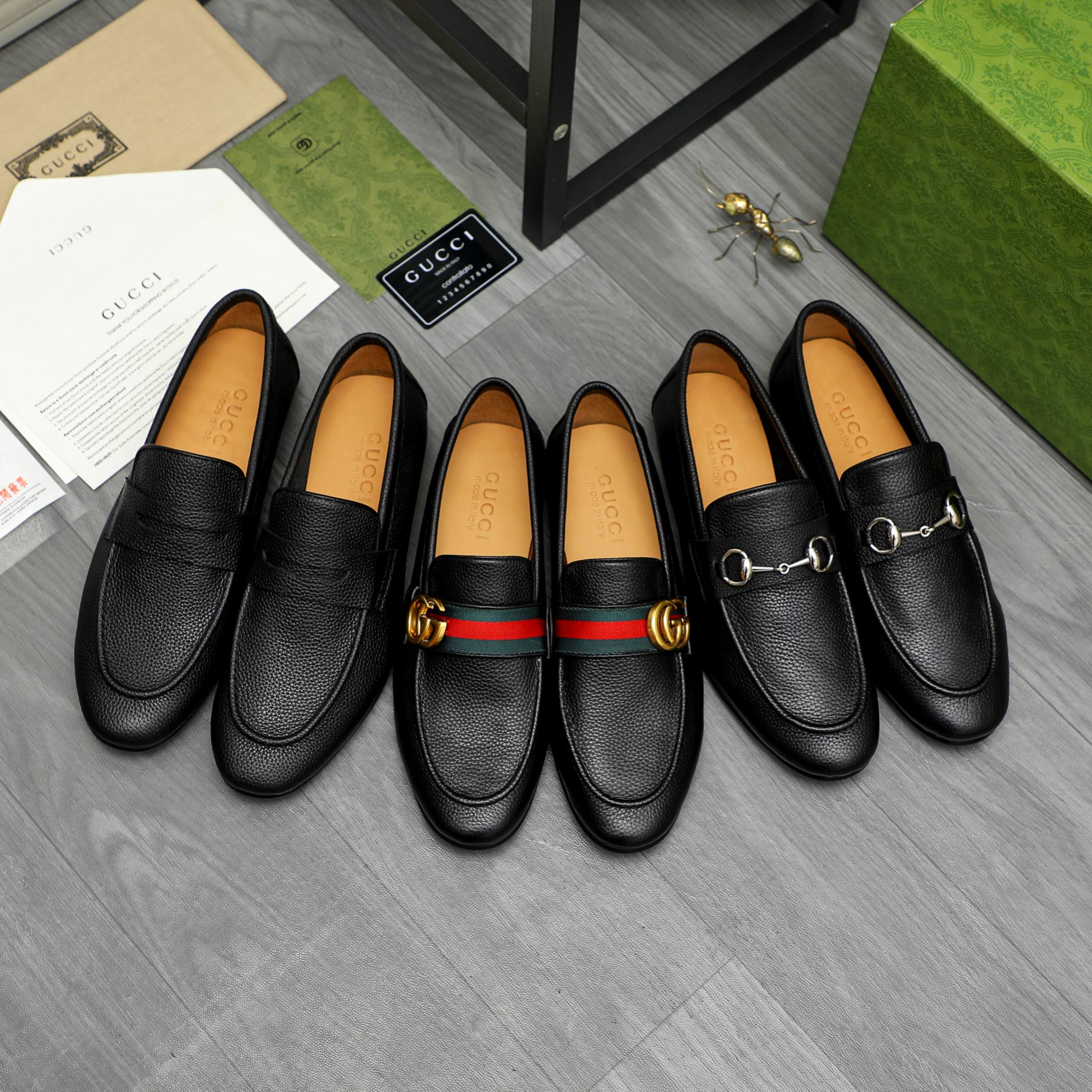 P330商品商标:GUCCI「 古驰 」商务套脚皮鞋
正码码数: 38-44 (37.45.46定做不退换)
商品材料:精选荔纹牛皮鞋面 牛皮鞋垫 原版大底