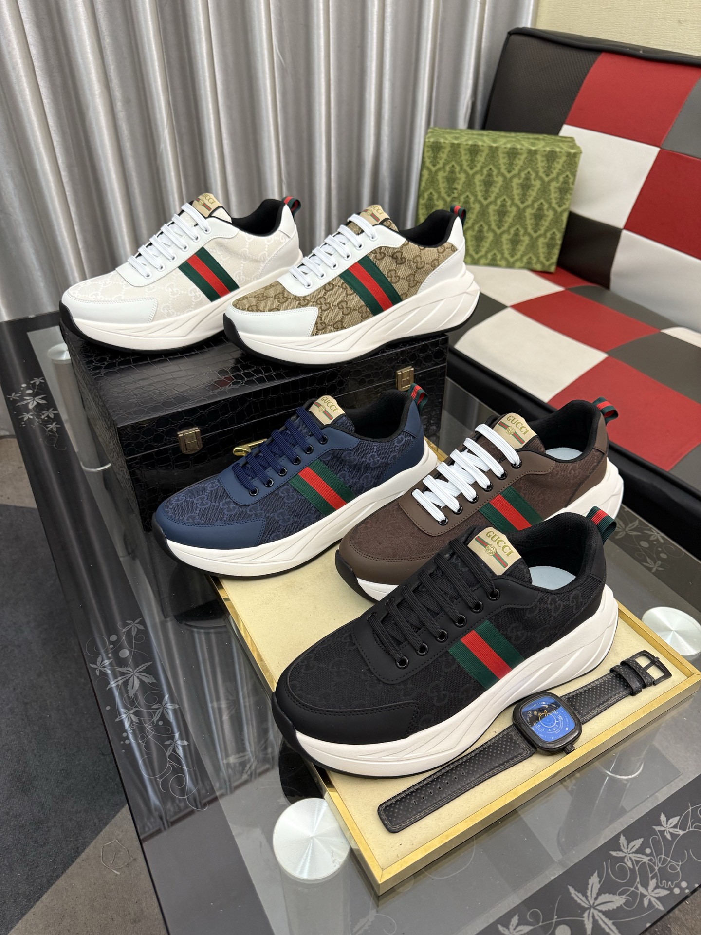 出厂价:295⌚️⌚️古奇休闲鞋(GUCCI )新款休闲鞋,官网1:1、鞋面古奇印花材质 透气舒适内里高品质 完美做工 透射出一种尊贵奢华,于古奇高端超凡工艺中升华其奢侈定义.码数;38-445️⃣色可选
