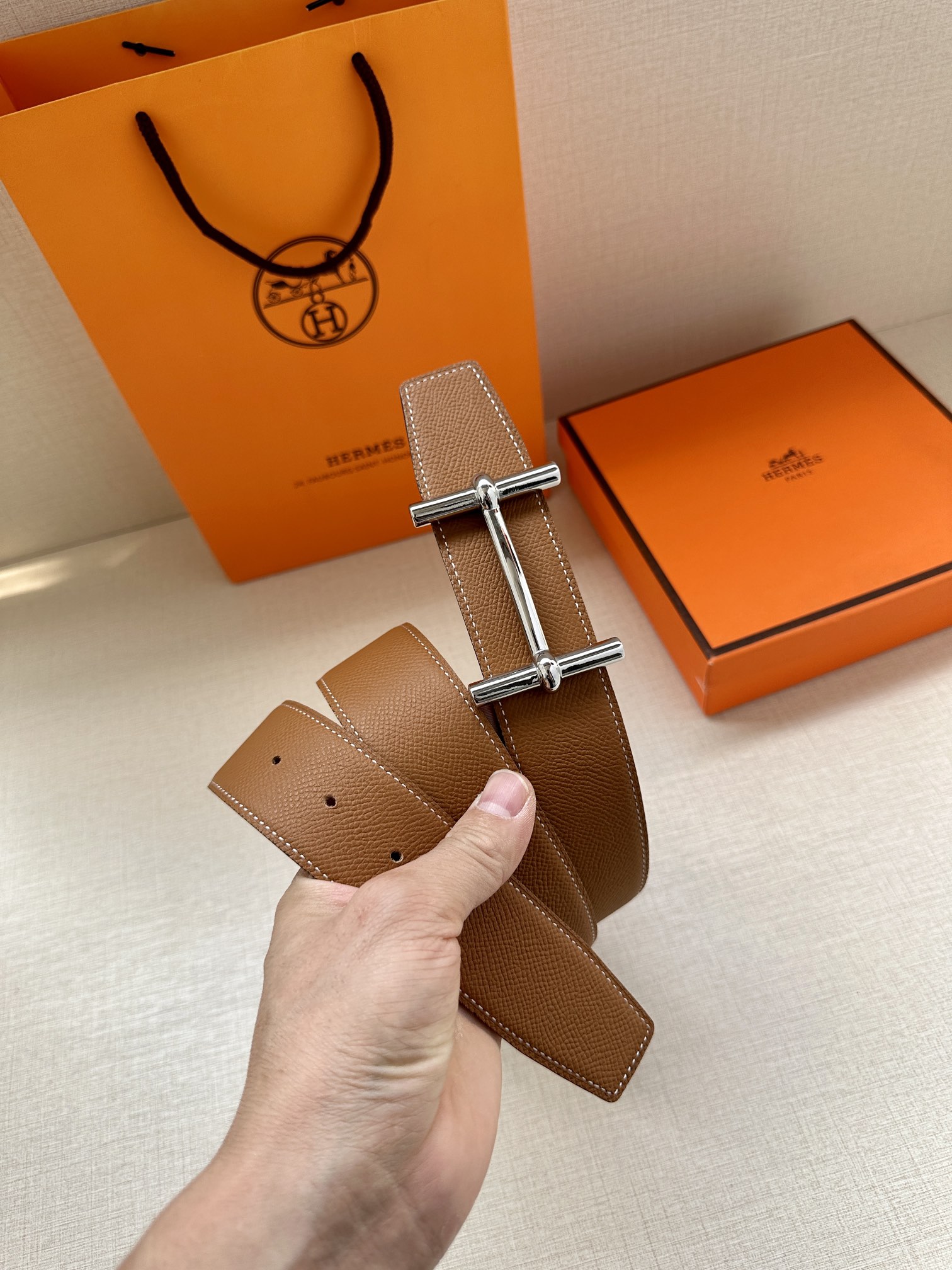 爱马仕-意大利进口双面头层手掌纹双八字尾可用搭配真空电镀亮面纯钢经典款式专柜有售市场顶级品质支持验货宽度