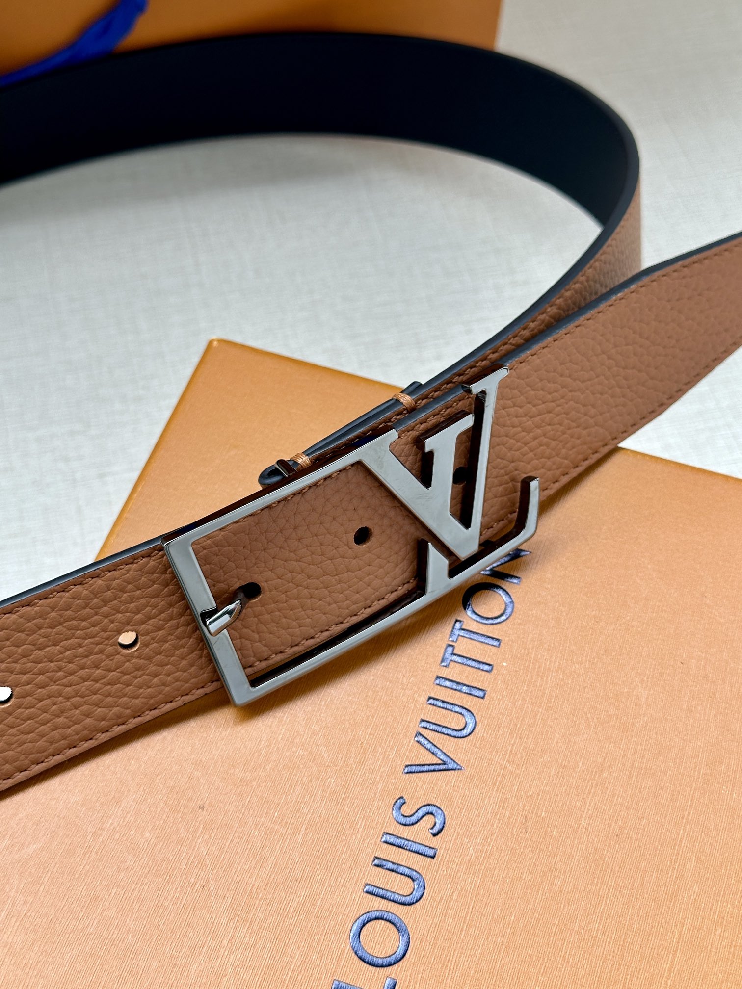 LV Style Leather Men's Belts Lookbook Reference image 2