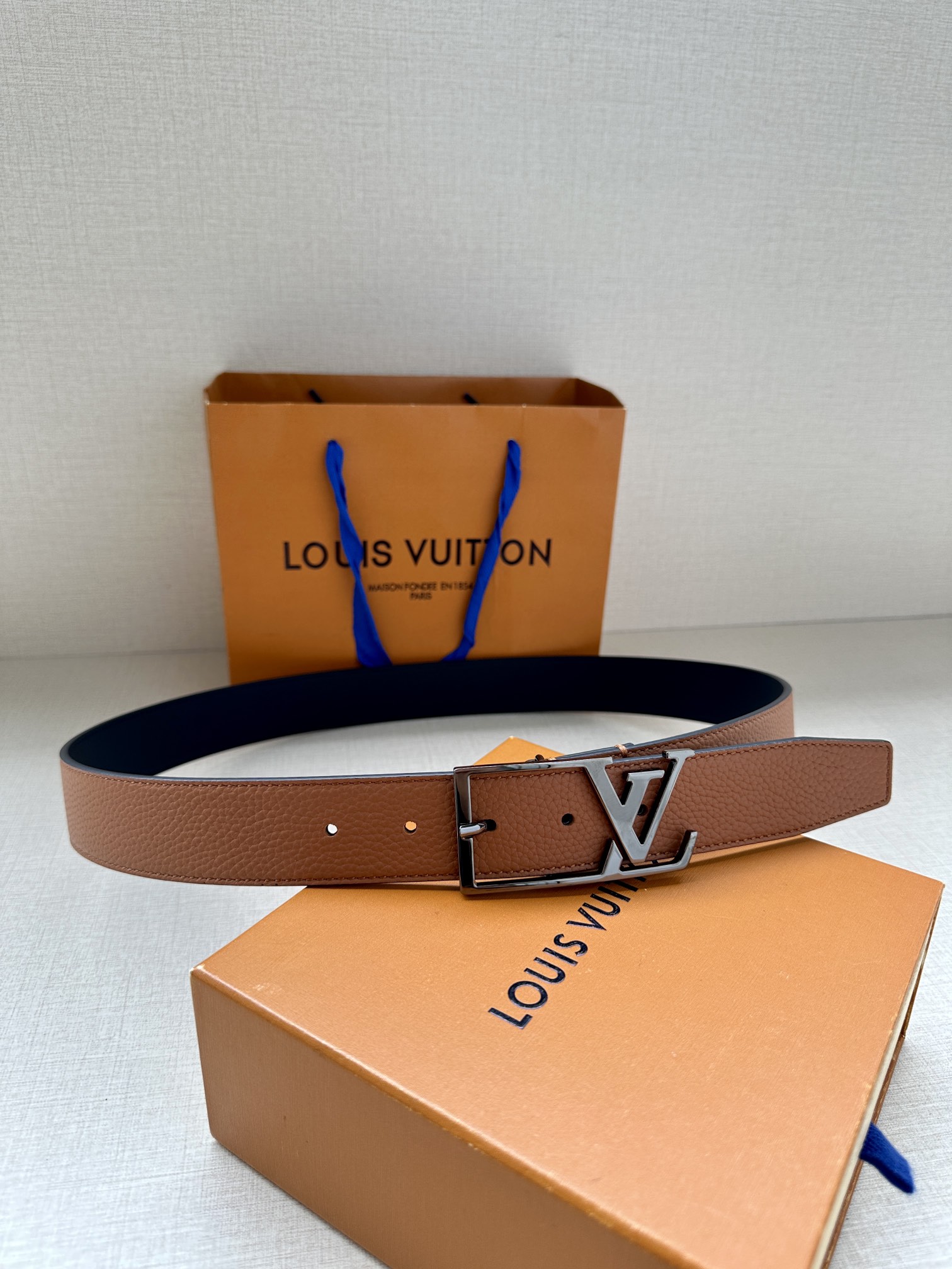 LV Style Leather Men's Belts Lookbook Reference image 1